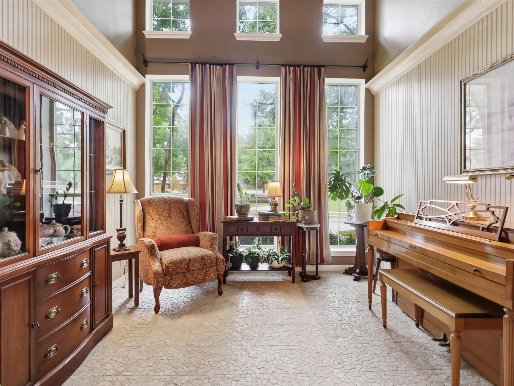 Office space, workout room, playroom, craft room, or an additional sitting room - the choice is yours!
