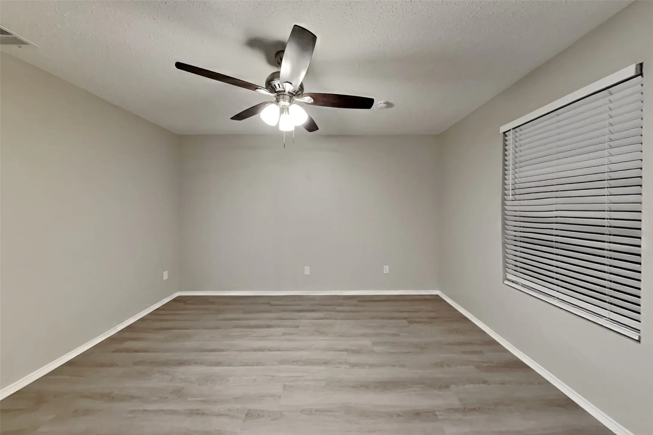 Single Family Residence For Rent in Rockwall County , 1516 Englewood Drive, Rockwall, Texas 75032, 5 Bedroom, 3 Bathroom, 2 Garage spaces, 2,945 Sqft, built in 2000, Preowned, mls#21256661, Real Estate Agent in Rockwall, Homes For Rent in Rockwall county, Homes For Rent in Rockwall, Realtor in Rockwall Texas, Real Estate Brokerage Independent Realty Texas, Luminita Cordes Realtor