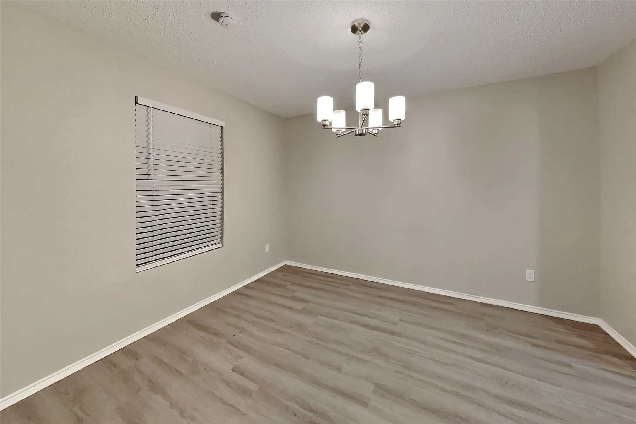 Single Family Residence For Rent in Rockwall County , 1516 Englewood Drive, Rockwall, Texas 75032, 5 Bedroom, 3 Bathroom, 2 Garage spaces, 2,945 Sqft, built in 2000, Preowned, mls#21256661, Real Estate Agent in Rockwall, Homes For Rent in Rockwall county, Homes For Rent in Rockwall, Realtor in Rockwall Texas, Real Estate Brokerage Independent Realty Texas, Luminita Cordes Realtor