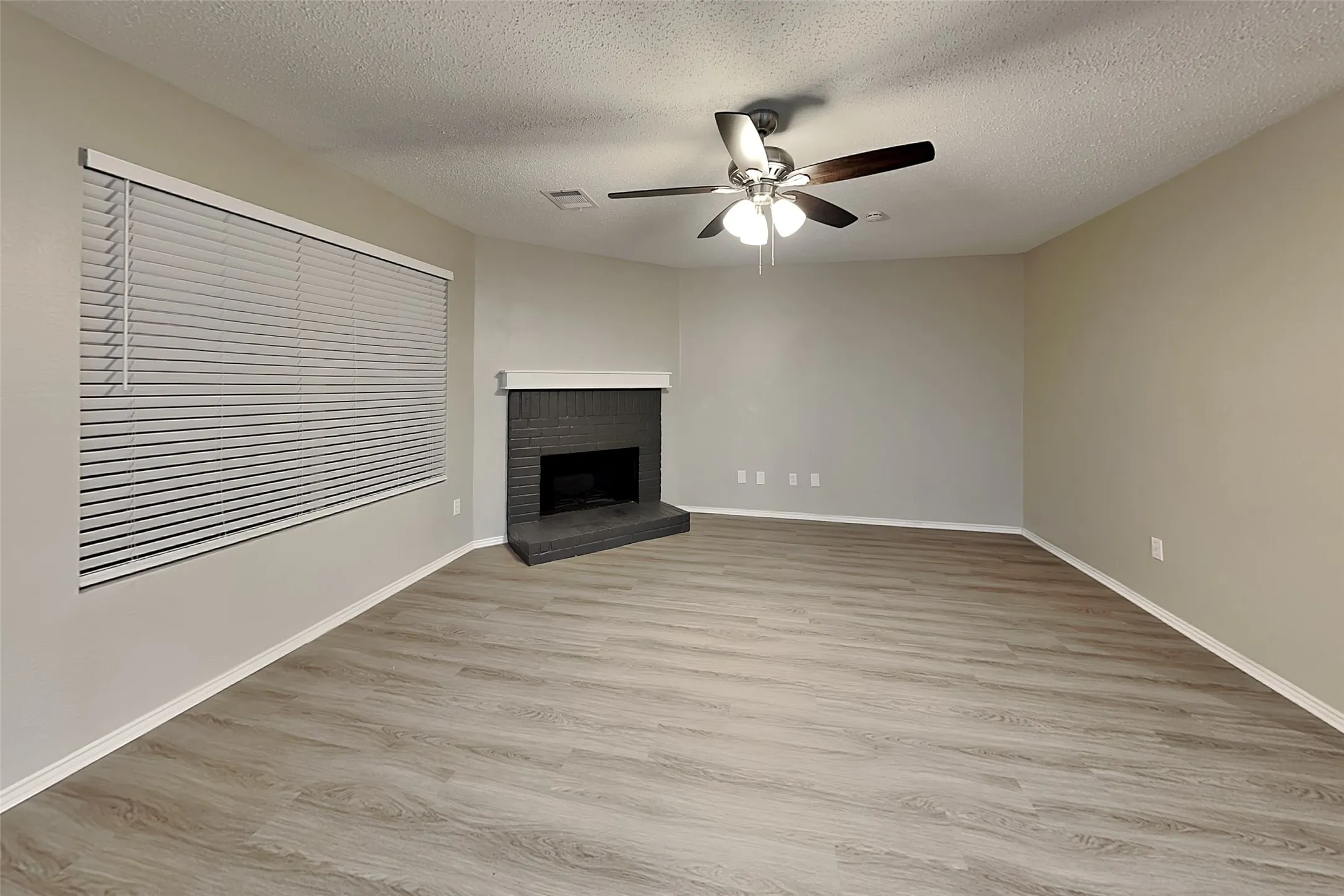 Single Family Residence For Rent in Rockwall County , 1516 Englewood Drive, Rockwall, Texas 75032, 5 Bedroom, 3 Bathroom, 2 Garage spaces, 2,945 Sqft, built in 2000, Preowned, mls#21256661, Real Estate Agent in Rockwall, Homes For Rent in Rockwall county, Homes For Rent in Rockwall, Realtor in Rockwall Texas, Real Estate Brokerage Independent Realty Texas, Luminita Cordes Realtor