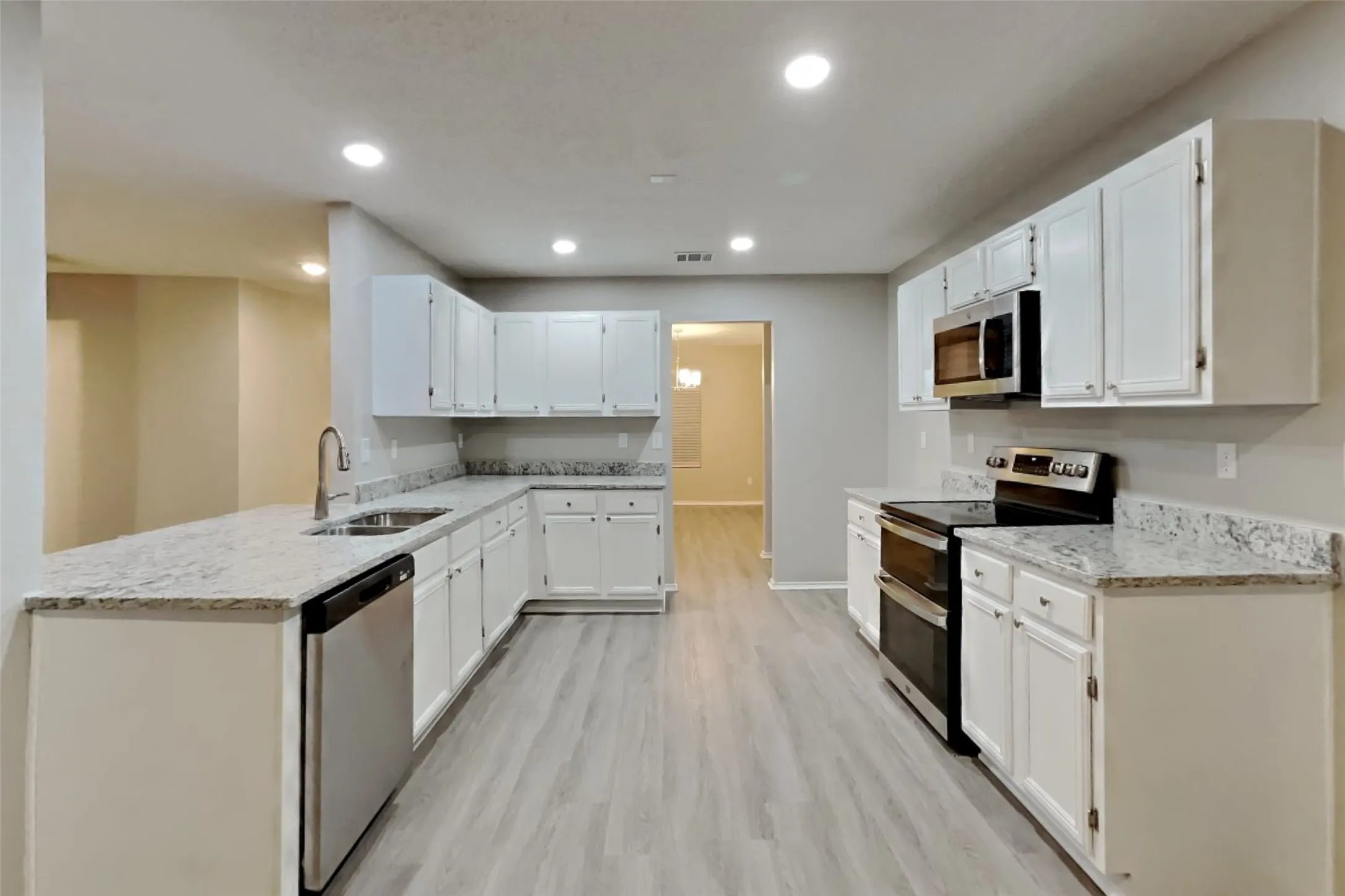 Single Family Residence For Rent in Rockwall County , 1516 Englewood Drive, Rockwall, Texas 75032, 5 Bedroom, 3 Bathroom, 2 Garage spaces, 2,945 Sqft, built in 2000, Preowned, mls#21256661, Real Estate Agent in Rockwall, Homes For Rent in Rockwall county, Homes For Rent in Rockwall, Realtor in Rockwall Texas, Real Estate Brokerage Independent Realty Texas, Luminita Cordes Realtor