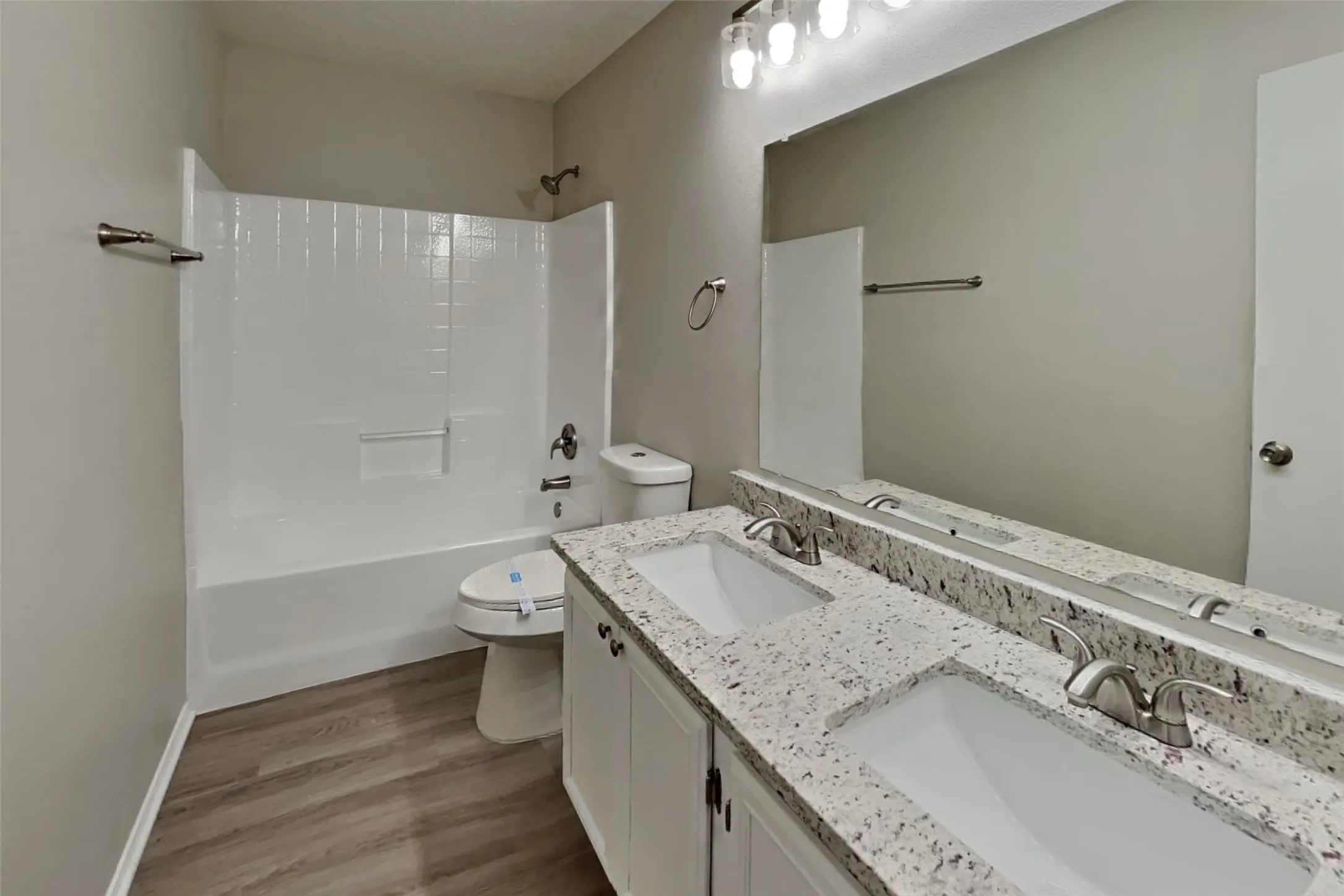 Single Family Residence For Rent in Rockwall County , 1516 Englewood Drive, Rockwall, Texas 75032, 5 Bedroom, 3 Bathroom, 2 Garage spaces, 2,945 Sqft, built in 2000, Preowned, mls#21256661, Real Estate Agent in Rockwall, Homes For Rent in Rockwall county, Homes For Rent in Rockwall, Realtor in Rockwall Texas, Real Estate Brokerage Independent Realty Texas, Luminita Cordes Realtor