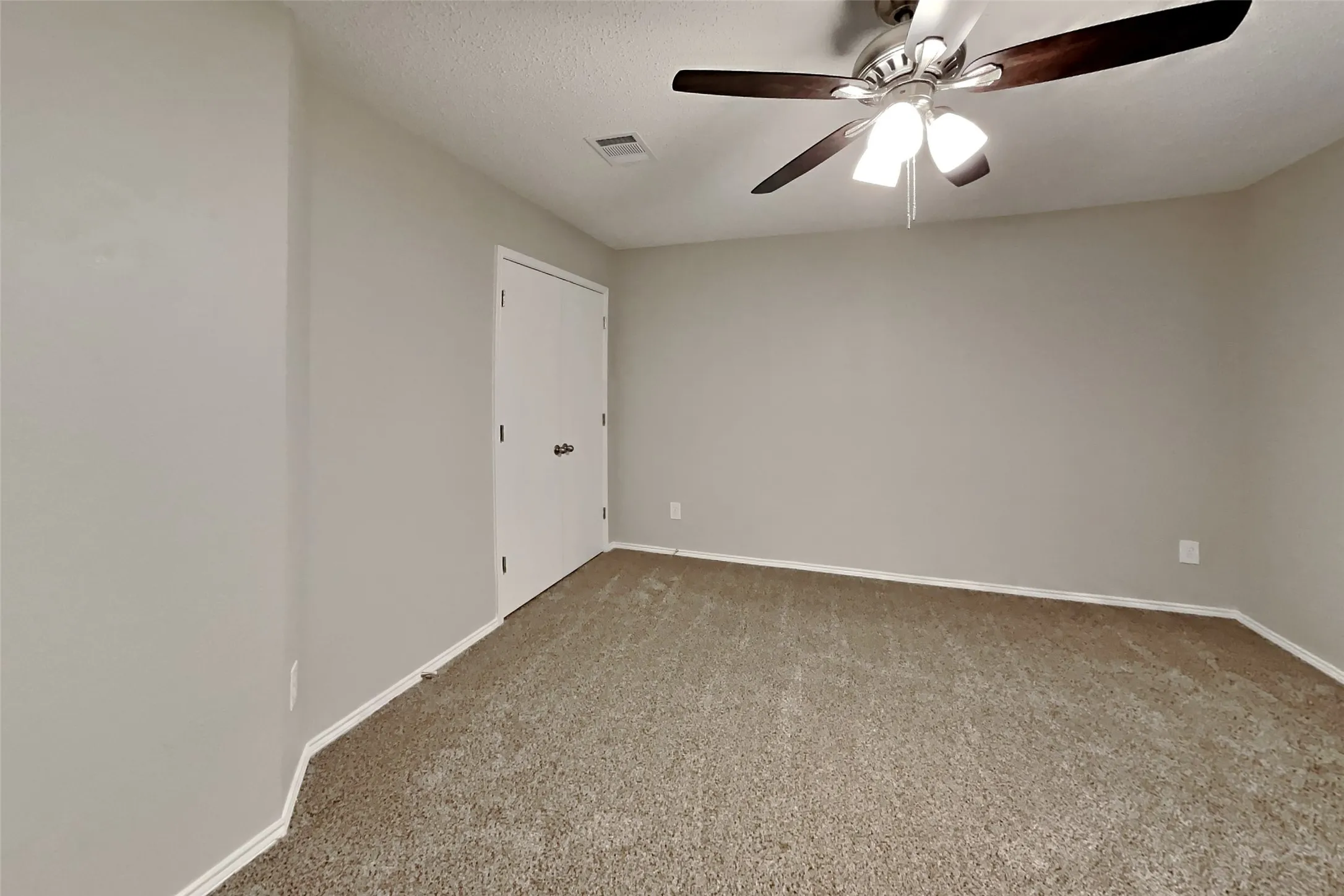Single Family Residence For Rent in Rockwall County , 1516 Englewood Drive, Rockwall, Texas 75032, 5 Bedroom, 3 Bathroom, 2 Garage spaces, 2,945 Sqft, built in 2000, Preowned, mls#21256661, Real Estate Agent in Rockwall, Homes For Rent in Rockwall county, Homes For Rent in Rockwall, Realtor in Rockwall Texas, Real Estate Brokerage Independent Realty Texas, Luminita Cordes Realtor