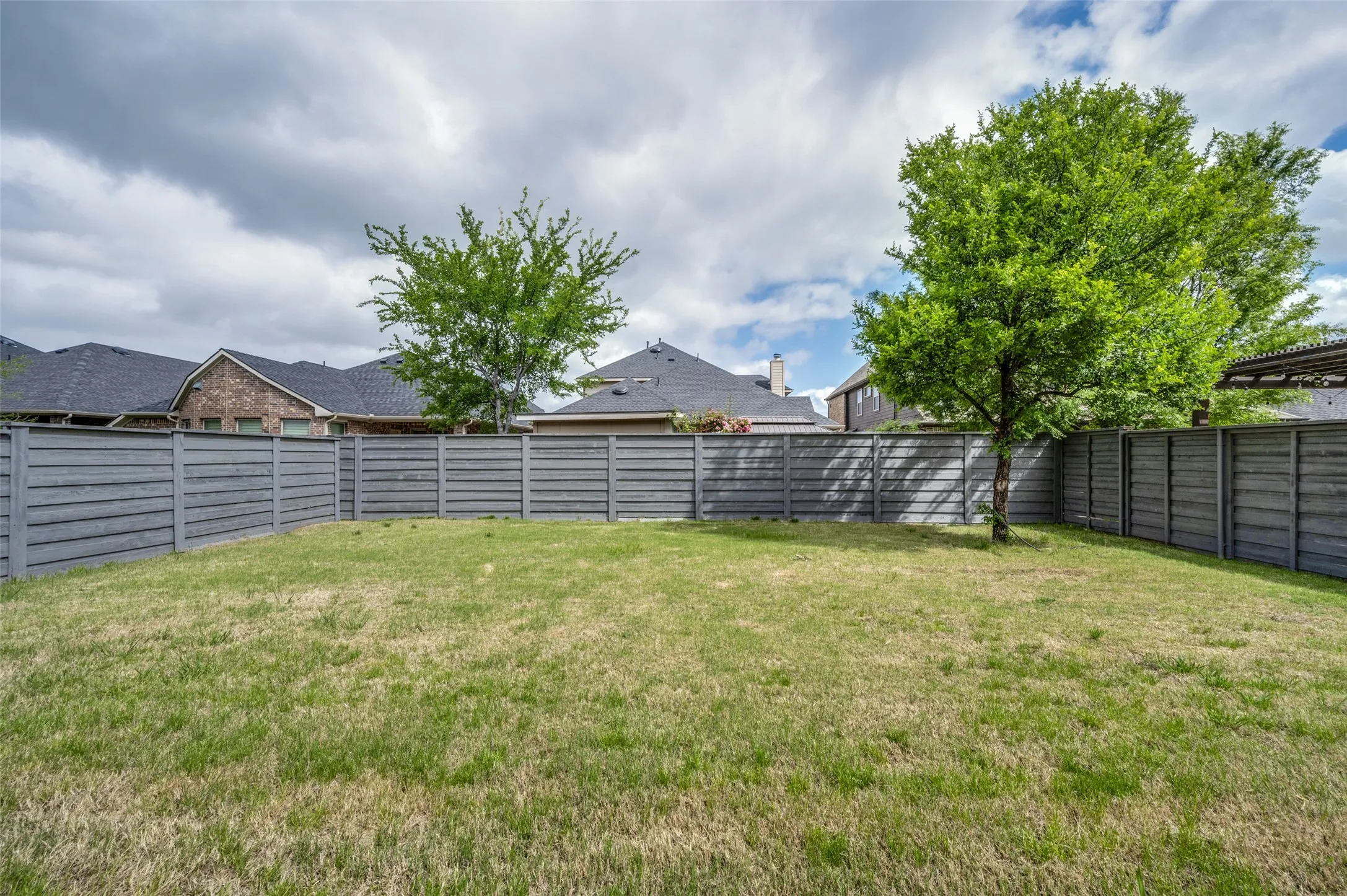 Single Family Residence For Rent in Denton County , 851 Forest Street, Little Elm, Texas 76227, 4 Bedroom, 3 Bathroom, 2 Garage spaces, 2,631 Sqft, built in 2016, Preowned, Price $3,500, mls#21256478, Real Estate Agent in Little Elm, Homes For Rent in Denton county, Homes For Rent in Little Elm, Realtor in Little Elm Texas, Real Estate Brokerage Independent Realty Texas, Luminita Cordes Realtor