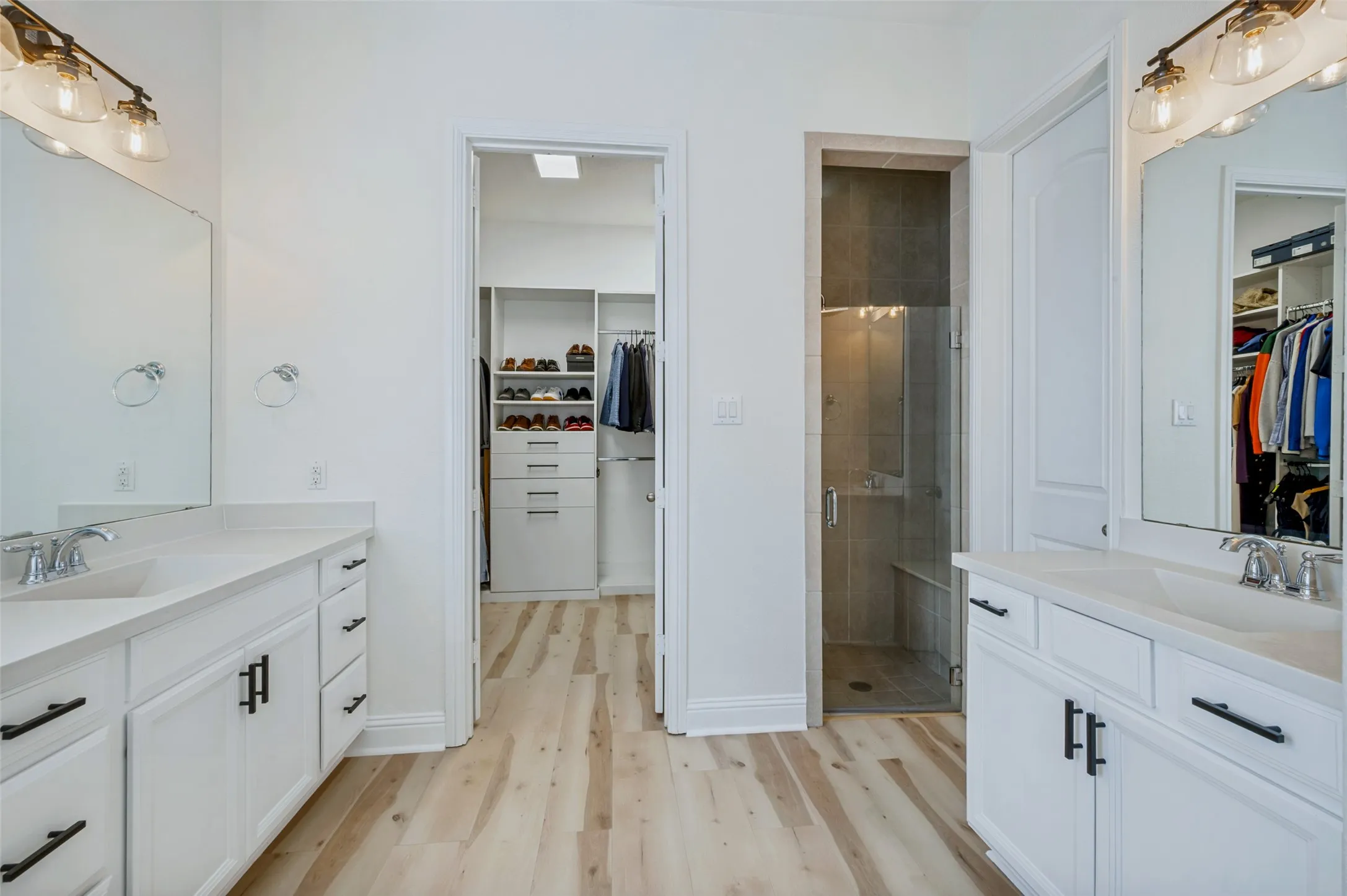Single Family Residence For Rent in Denton County , 851 Forest Street, Little Elm, Texas 76227, 4 Bedroom, 3 Bathroom, 2 Garage spaces, 2,631 Sqft, built in 2016, Preowned, Price $3,500, mls#21256478, Real Estate Agent in Little Elm, Homes For Rent in Denton county, Homes For Rent in Little Elm, Realtor in Little Elm Texas, Real Estate Brokerage Independent Realty Texas, Luminita Cordes Realtor