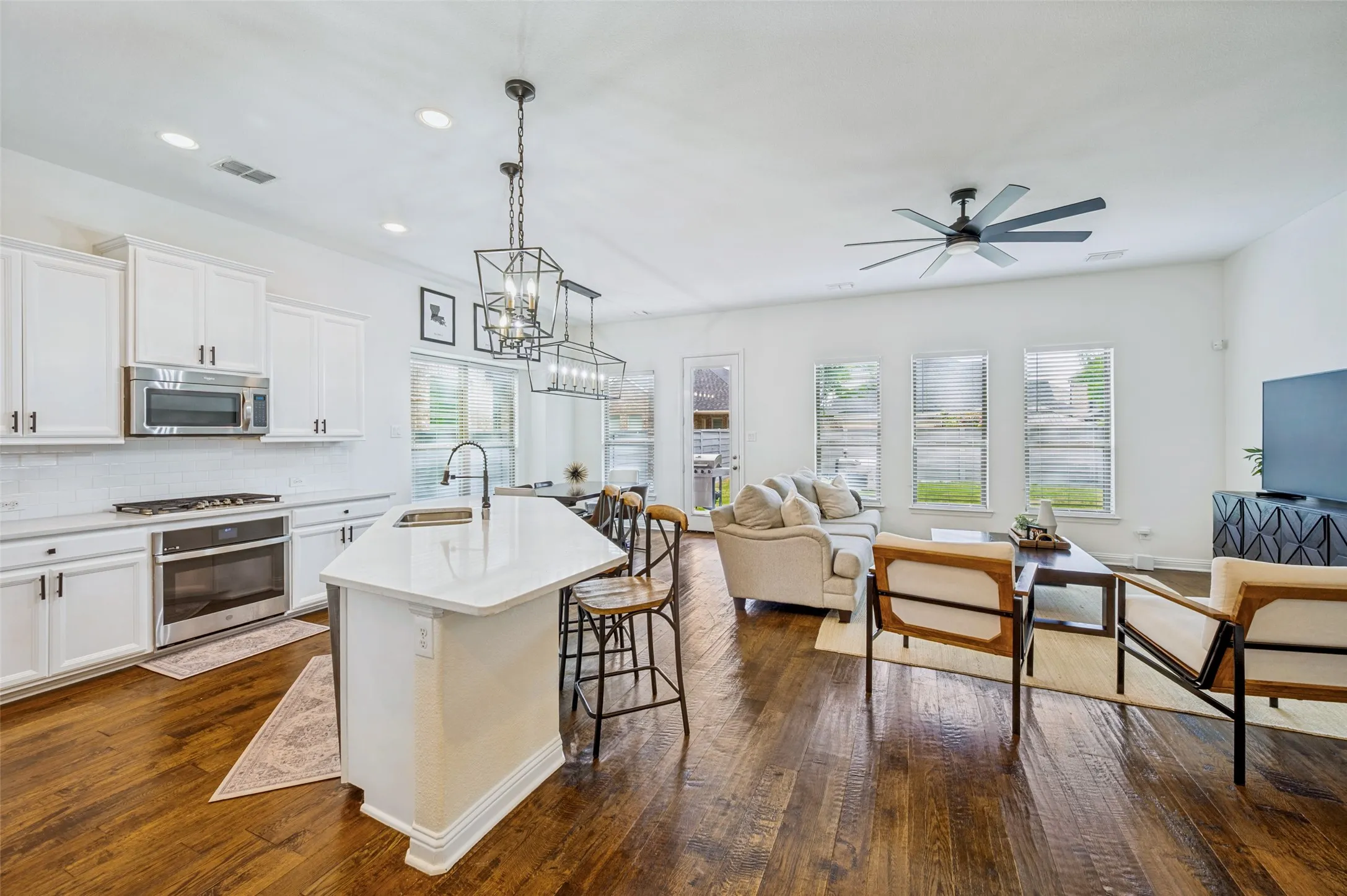 Single Family Residence For Rent in Denton County , 851 Forest Street, Little Elm, Texas 76227, 4 Bedroom, 3 Bathroom, 2 Garage spaces, 2,631 Sqft, built in 2016, Preowned, Price $3,500, mls#21256478, Real Estate Agent in Little Elm, Homes For Rent in Denton county, Homes For Rent in Little Elm, Realtor in Little Elm Texas, Real Estate Brokerage Independent Realty Texas, Luminita Cordes Realtor