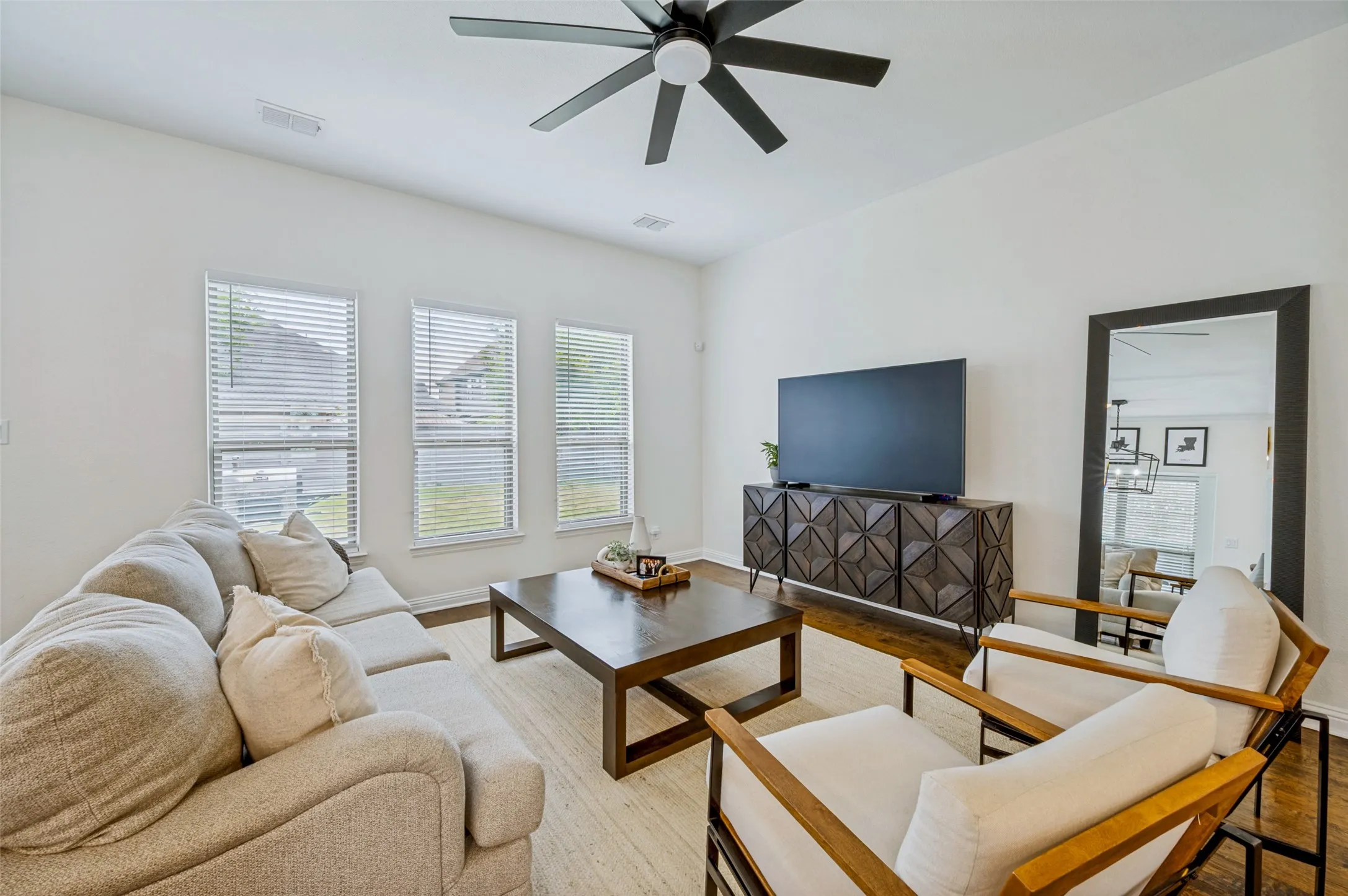 Single Family Residence For Rent in Denton County , 851 Forest Street, Little Elm, Texas 76227, 4 Bedroom, 3 Bathroom, 2 Garage spaces, 2,631 Sqft, built in 2016, Preowned, Price $3,500, mls#21256478, Real Estate Agent in Little Elm, Homes For Rent in Denton county, Homes For Rent in Little Elm, Realtor in Little Elm Texas, Real Estate Brokerage Independent Realty Texas, Luminita Cordes Realtor
