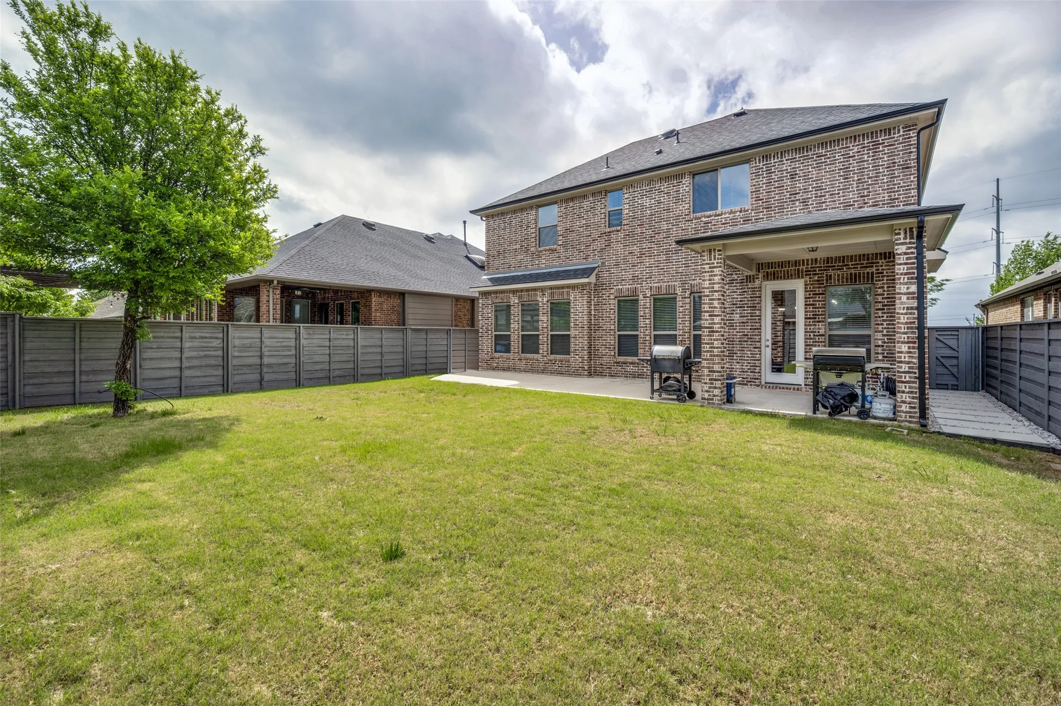 Single Family Residence For Rent in Denton County , 851 Forest Street, Little Elm, Texas 76227, 4 Bedroom, 3 Bathroom, 2 Garage spaces, 2,631 Sqft, built in 2016, Preowned, Price $3,500, mls#21256478, Real Estate Agent in Little Elm, Homes For Rent in Denton county, Homes For Rent in Little Elm, Realtor in Little Elm Texas, Real Estate Brokerage Independent Realty Texas, Luminita Cordes Realtor