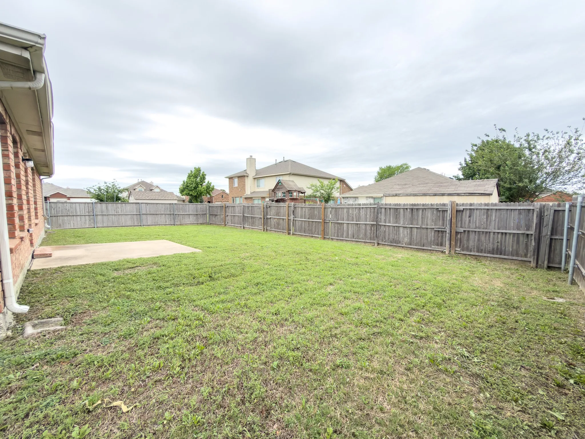 Single Family Residence For Rent in Kaufman County , 102 Galloping Trail, Forney, Texas 75126, 3 Bedroom, 2 Bathroom, 2 Garage spaces, 1,663 Sqft, built in 2003, Preowned, mls#21256692, Real Estate Agent in Forney, Homes For Rent in Kaufman county, Homes For Rent in Forney, Realtor in Forney Texas, Real Estate Brokerage Independent Realty Texas, Luminita Cordes Realtor