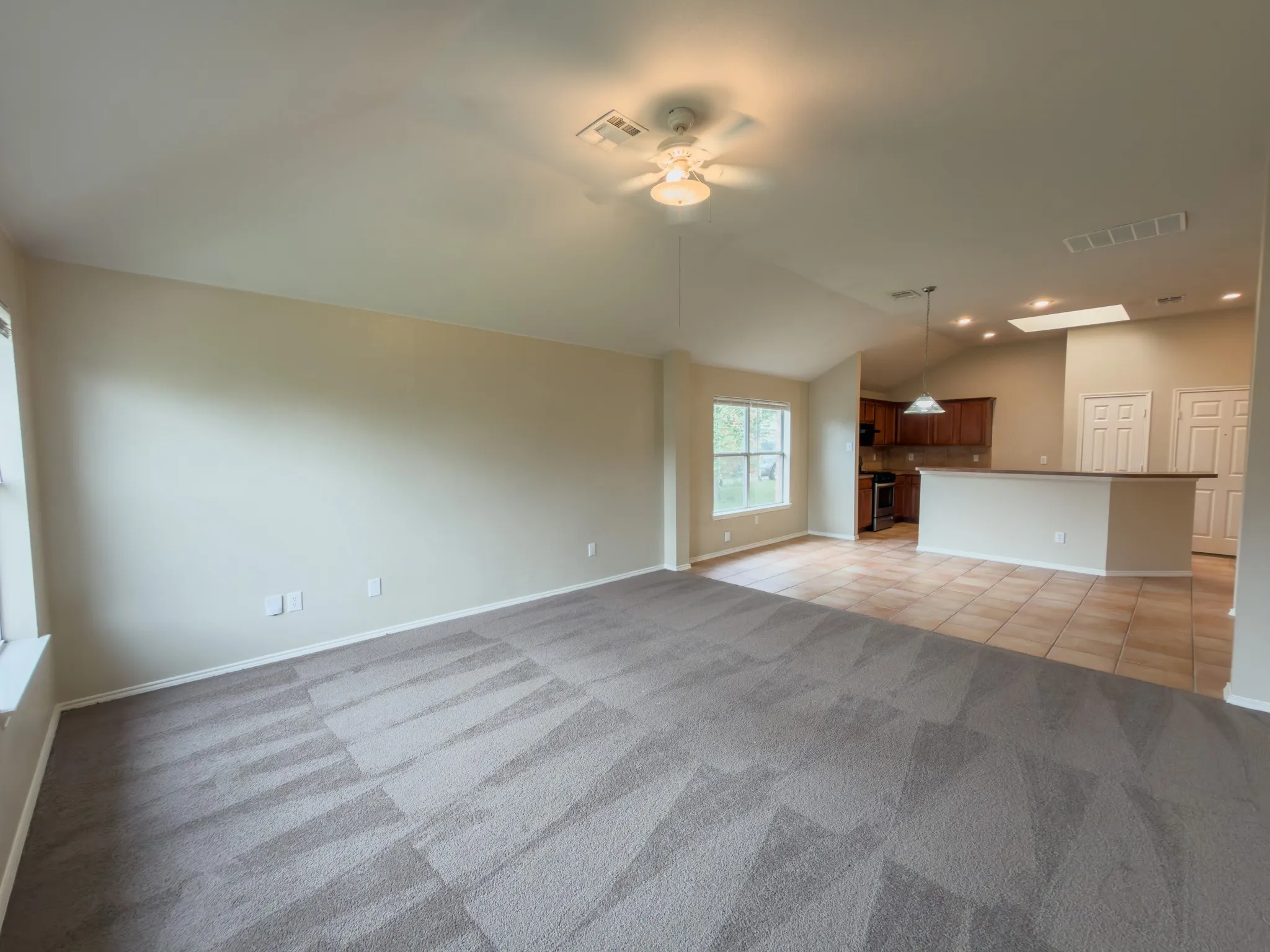 Single Family Residence For Rent in Kaufman County , 102 Galloping Trail, Forney, Texas 75126, 3 Bedroom, 2 Bathroom, 2 Garage spaces, 1,663 Sqft, built in 2003, Preowned, mls#21256692, Real Estate Agent in Forney, Homes For Rent in Kaufman county, Homes For Rent in Forney, Realtor in Forney Texas, Real Estate Brokerage Independent Realty Texas, Luminita Cordes Realtor