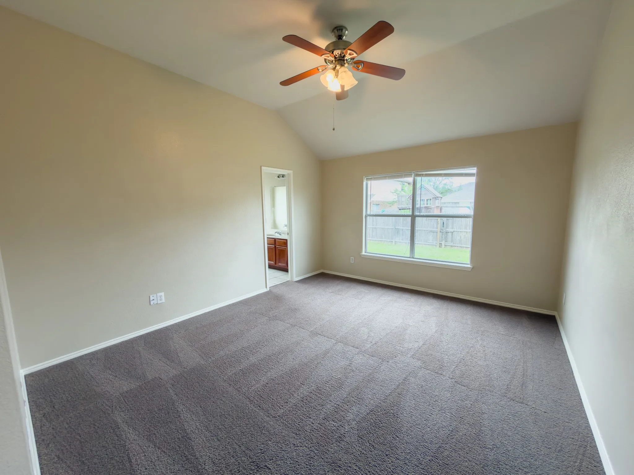 Single Family Residence For Rent in Kaufman County , 102 Galloping Trail, Forney, Texas 75126, 3 Bedroom, 2 Bathroom, 2 Garage spaces, 1,663 Sqft, built in 2003, Preowned, mls#21256692, Real Estate Agent in Forney, Homes For Rent in Kaufman county, Homes For Rent in Forney, Realtor in Forney Texas, Real Estate Brokerage Independent Realty Texas, Luminita Cordes Realtor
