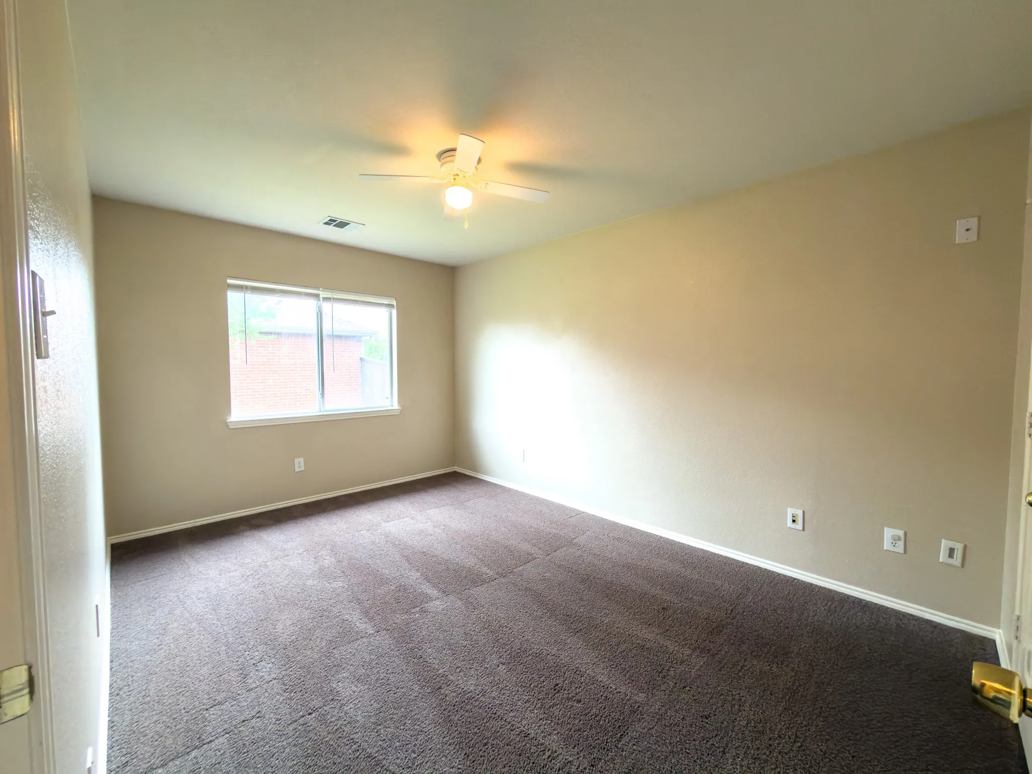 Single Family Residence For Rent in Kaufman County , 102 Galloping Trail, Forney, Texas 75126, 3 Bedroom, 2 Bathroom, 2 Garage spaces, 1,663 Sqft, built in 2003, Preowned, mls#21256692, Real Estate Agent in Forney, Homes For Rent in Kaufman county, Homes For Rent in Forney, Realtor in Forney Texas, Real Estate Brokerage Independent Realty Texas, Luminita Cordes Realtor