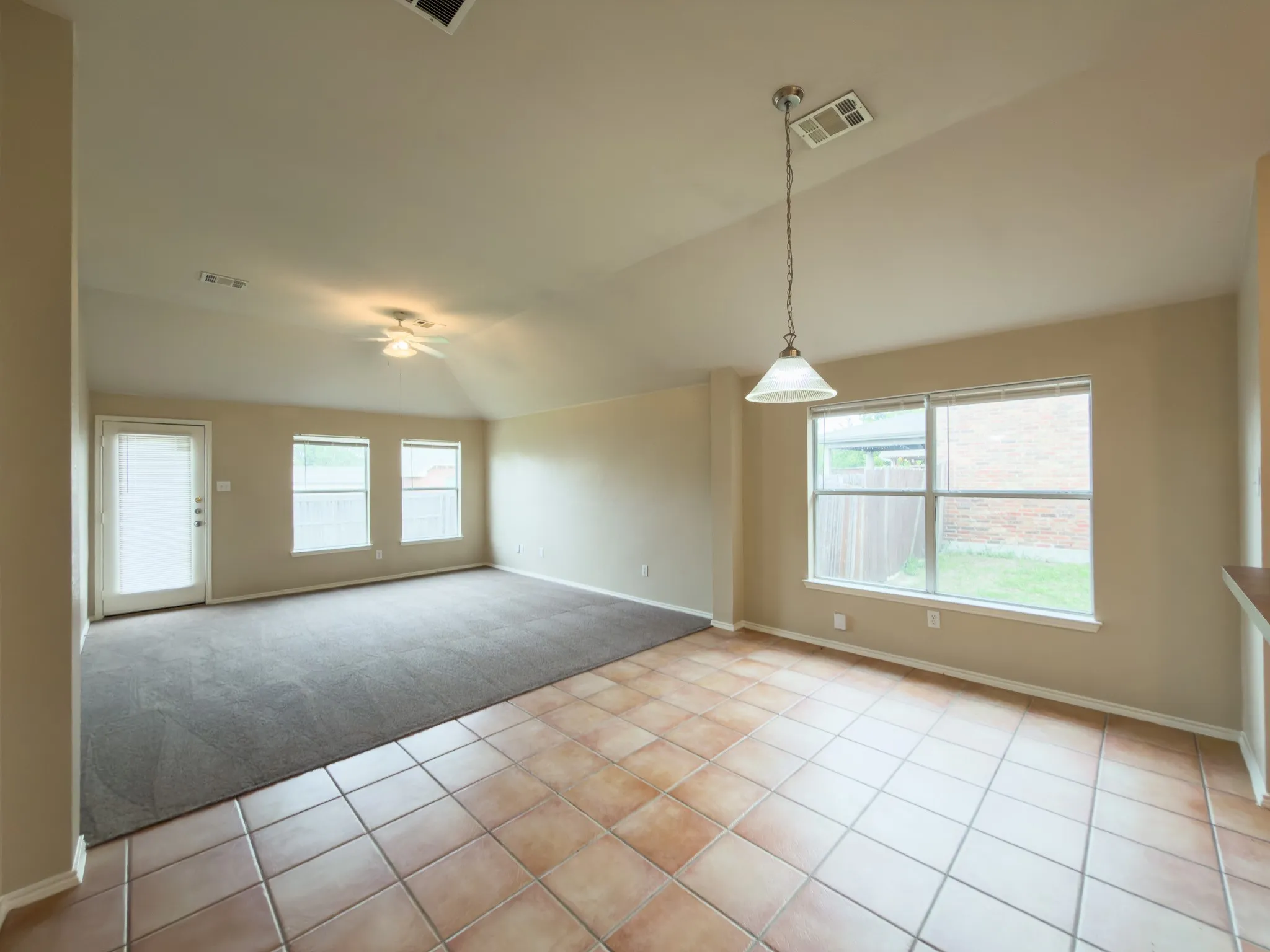 Single Family Residence For Rent in Kaufman County , 102 Galloping Trail, Forney, Texas 75126, 3 Bedroom, 2 Bathroom, 2 Garage spaces, 1,663 Sqft, built in 2003, Preowned, mls#21256692, Real Estate Agent in Forney, Homes For Rent in Kaufman county, Homes For Rent in Forney, Realtor in Forney Texas, Real Estate Brokerage Independent Realty Texas, Luminita Cordes Realtor