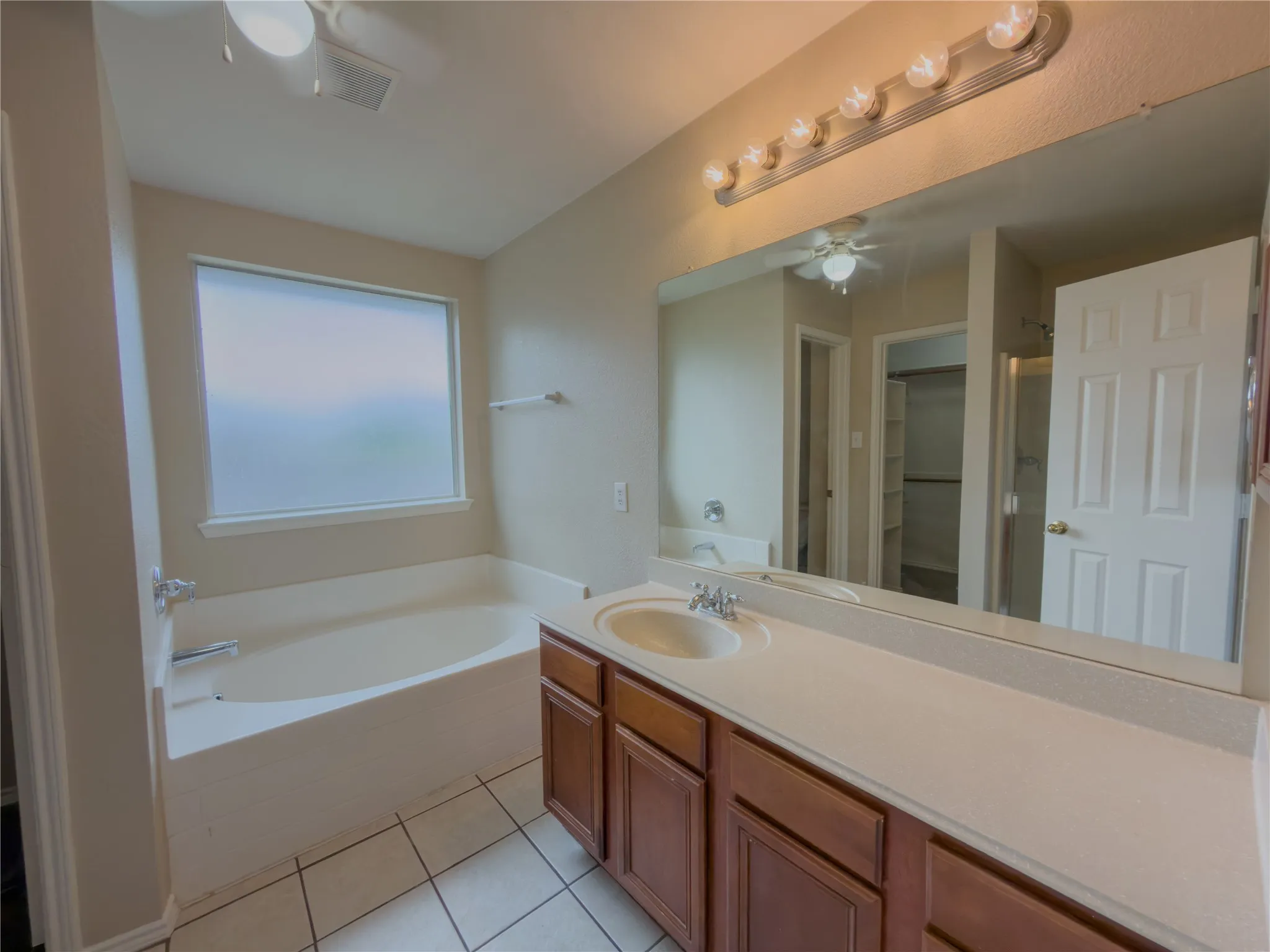 Single Family Residence For Rent in Kaufman County , 102 Galloping Trail, Forney, Texas 75126, 3 Bedroom, 2 Bathroom, 2 Garage spaces, 1,663 Sqft, built in 2003, Preowned, mls#21256692, Real Estate Agent in Forney, Homes For Rent in Kaufman county, Homes For Rent in Forney, Realtor in Forney Texas, Real Estate Brokerage Independent Realty Texas, Luminita Cordes Realtor