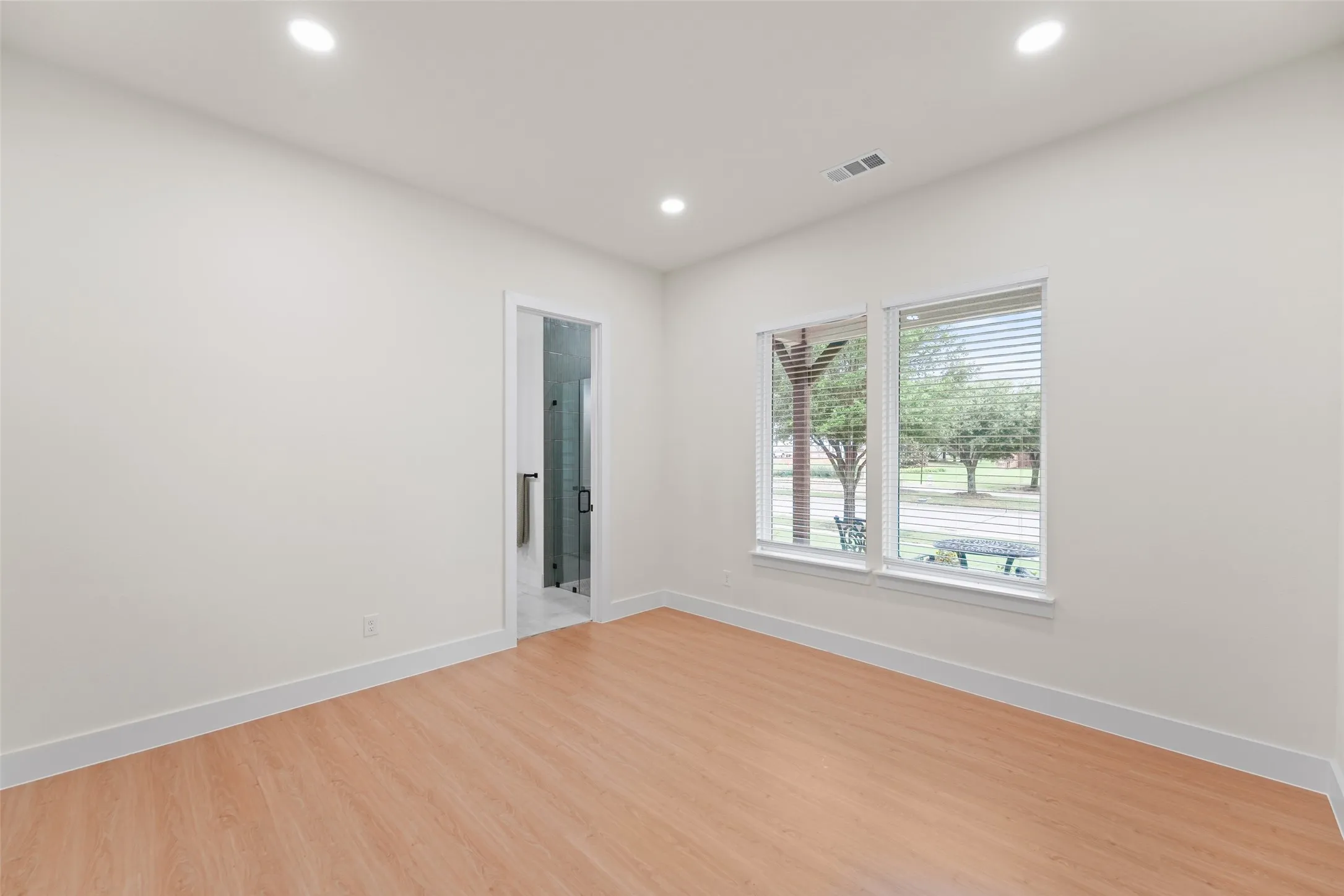 Single Family Residence For Sale in Kaufman County , 1002 Devonshire Drive N, Forney, Texas 75126, 4 Bedroom, 5 Bathroom, 3 Garage spaces, 3,450 Sqft, built in 2026, New Construction - Complete, mls#21255903, Real Estate Agent in Forney, Homes For Sale in Kaufman county, Homes For Sale in Forney, Realtor in Forney Texas, Real Estate Brokerage Independent Realty Texas, Luminita Cordes Realtor
