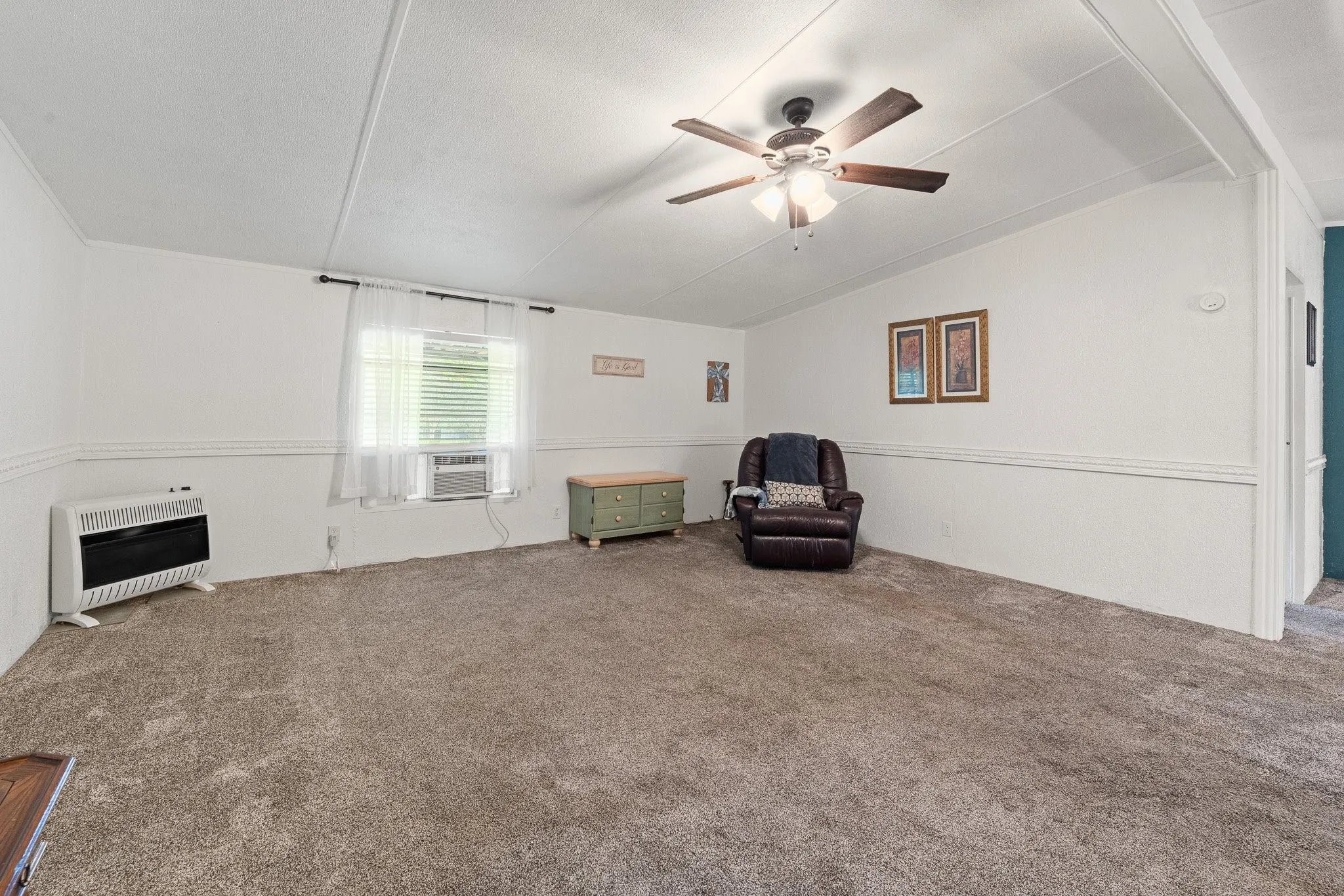 Mobile Home For Sale in Somervell County , 6677 County Road 2008, Glen Rose, Texas 76043, 3 Bedroom, 2 Bathroom, Garage spaces, 1,412 Sqft, built in 1989, mls#21256457, Real Estate Agent in Glen Rose, Homes For Sale in Somervell county, Homes For Sale in Glen Rose, Realtor in Glen Rose Texas, Real Estate Brokerage Independent Realty Texas, Luminita Cordes Realtor
