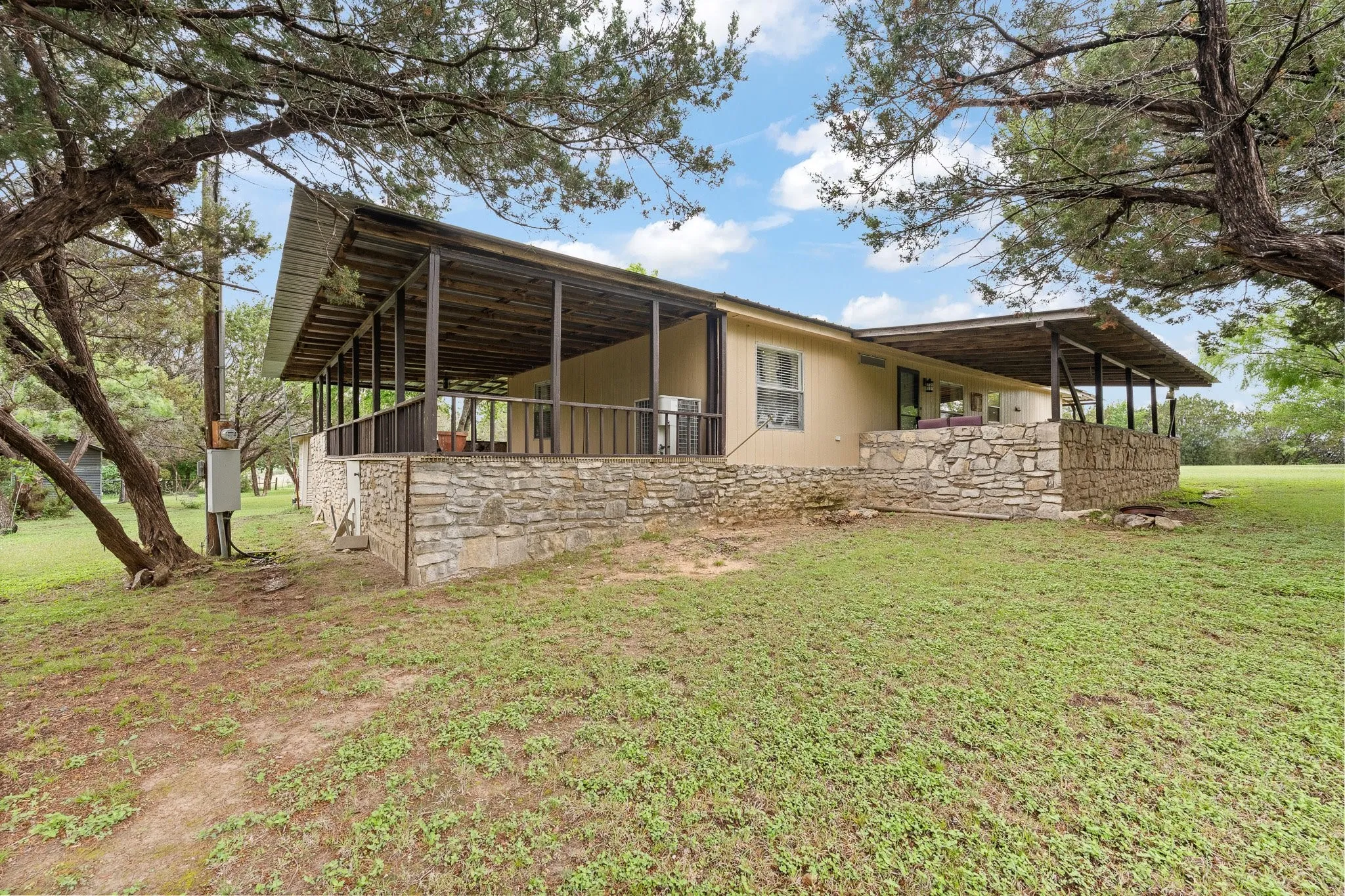 Mobile Home For Sale in Somervell County , 6677 County Road 2008, Glen Rose, Texas 76043, 3 Bedroom, 2 Bathroom, Garage spaces, 1,412 Sqft, built in 1989, mls#21256457, Real Estate Agent in Glen Rose, Homes For Sale in Somervell county, Homes For Sale in Glen Rose, Realtor in Glen Rose Texas, Real Estate Brokerage Independent Realty Texas, Luminita Cordes Realtor