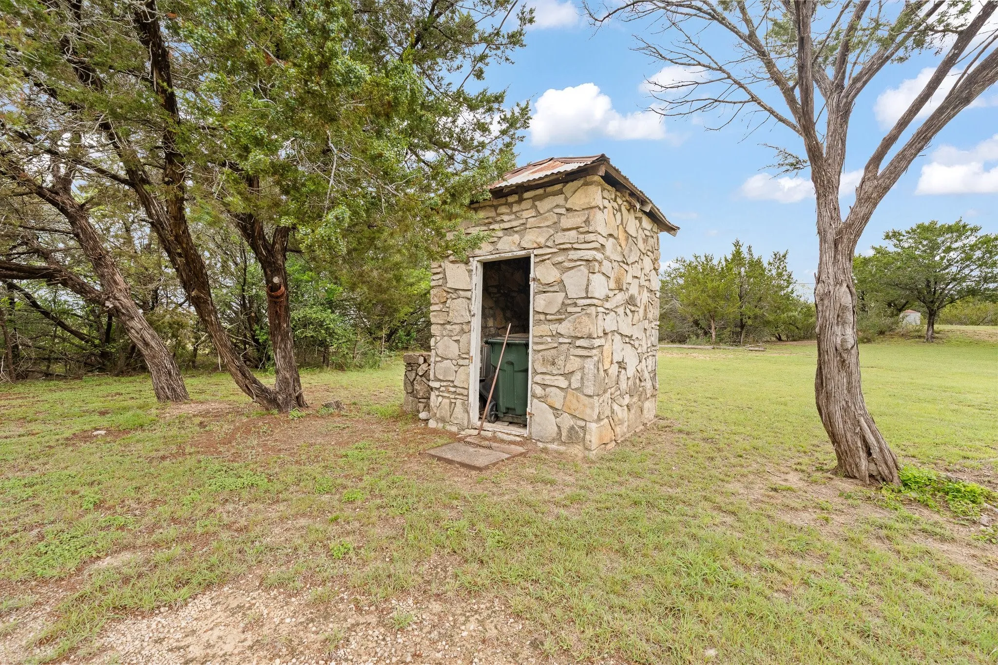 Mobile Home For Sale in Somervell County , 6677 County Road 2008, Glen Rose, Texas 76043, 3 Bedroom, 2 Bathroom, Garage spaces, 1,412 Sqft, built in 1989, mls#21256457, Real Estate Agent in Glen Rose, Homes For Sale in Somervell county, Homes For Sale in Glen Rose, Realtor in Glen Rose Texas, Real Estate Brokerage Independent Realty Texas, Luminita Cordes Realtor
