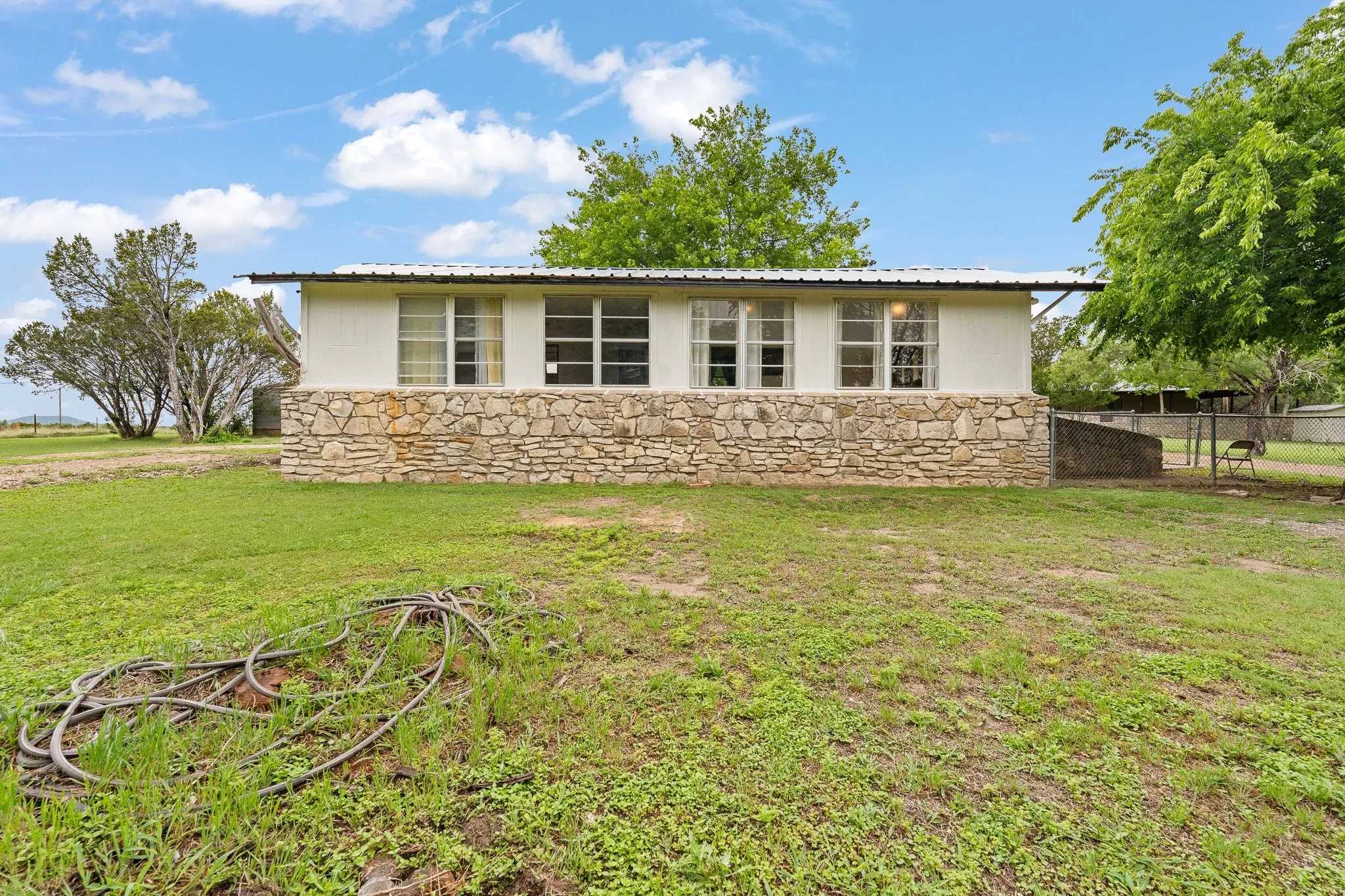 Mobile Home For Sale in Somervell County , 6677 County Road 2008, Glen Rose, Texas 76043, 3 Bedroom, 2 Bathroom, Garage spaces, 1,412 Sqft, built in 1989, mls#21256457, Real Estate Agent in Glen Rose, Homes For Sale in Somervell county, Homes For Sale in Glen Rose, Realtor in Glen Rose Texas, Real Estate Brokerage Independent Realty Texas, Luminita Cordes Realtor