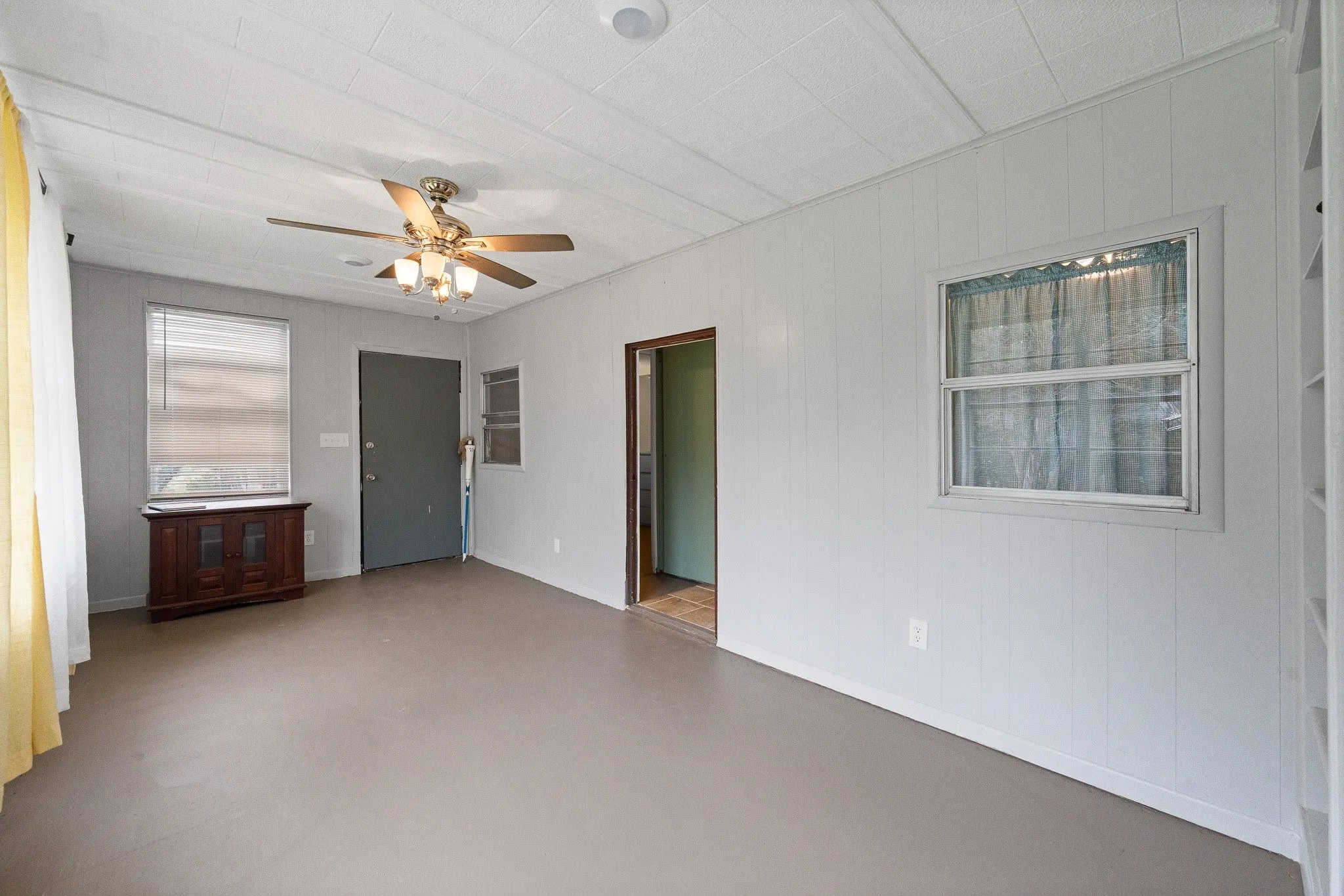 Mobile Home For Sale in Somervell County , 6677 County Road 2008, Glen Rose, Texas 76043, 3 Bedroom, 2 Bathroom, Garage spaces, 1,412 Sqft, built in 1989, mls#21256457, Real Estate Agent in Glen Rose, Homes For Sale in Somervell county, Homes For Sale in Glen Rose, Realtor in Glen Rose Texas, Real Estate Brokerage Independent Realty Texas, Luminita Cordes Realtor