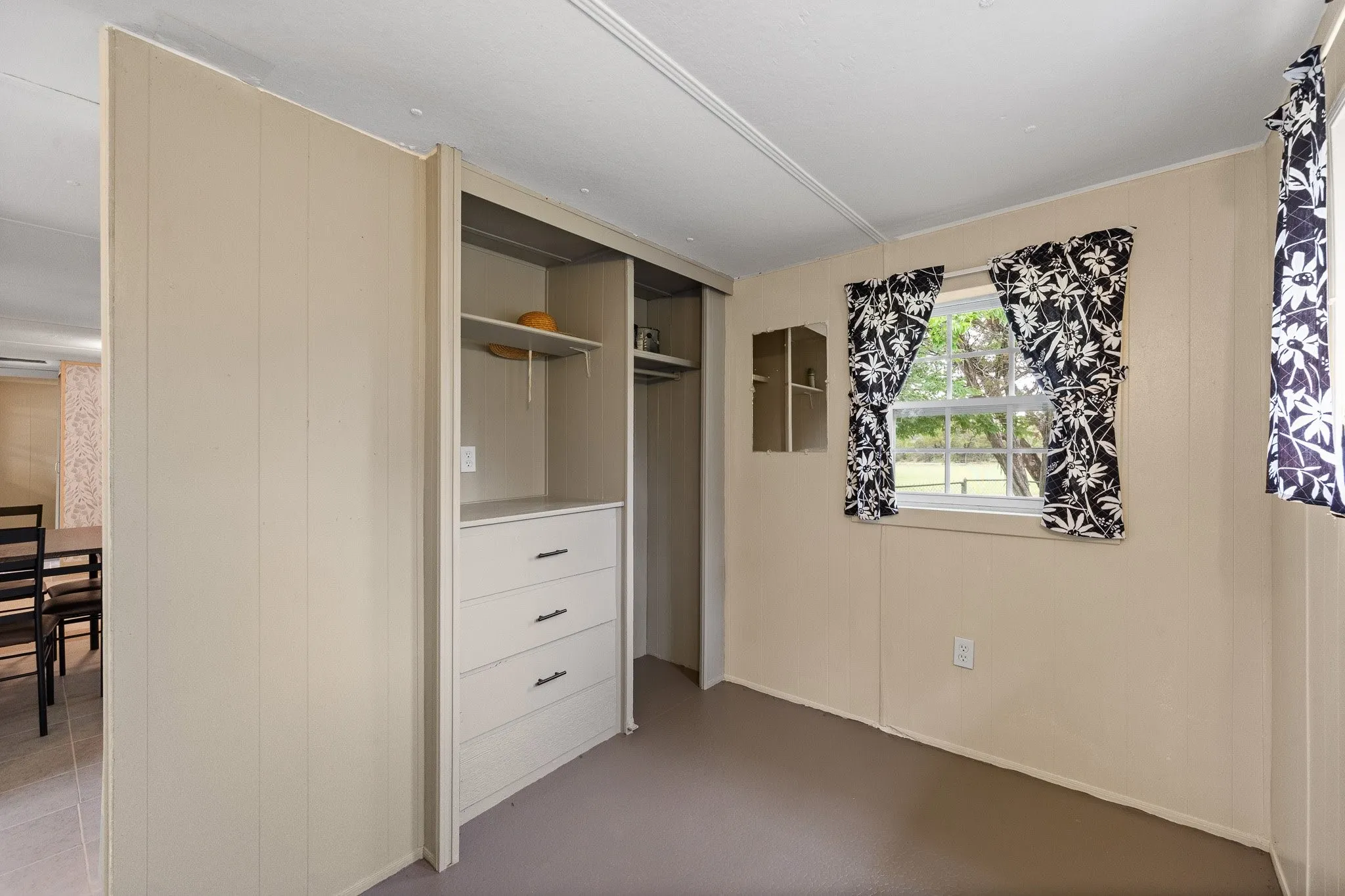 Mobile Home For Sale in Somervell County , 6677 County Road 2008, Glen Rose, Texas 76043, 3 Bedroom, 2 Bathroom, Garage spaces, 1,412 Sqft, built in 1989, mls#21256457, Real Estate Agent in Glen Rose, Homes For Sale in Somervell county, Homes For Sale in Glen Rose, Realtor in Glen Rose Texas, Real Estate Brokerage Independent Realty Texas, Luminita Cordes Realtor