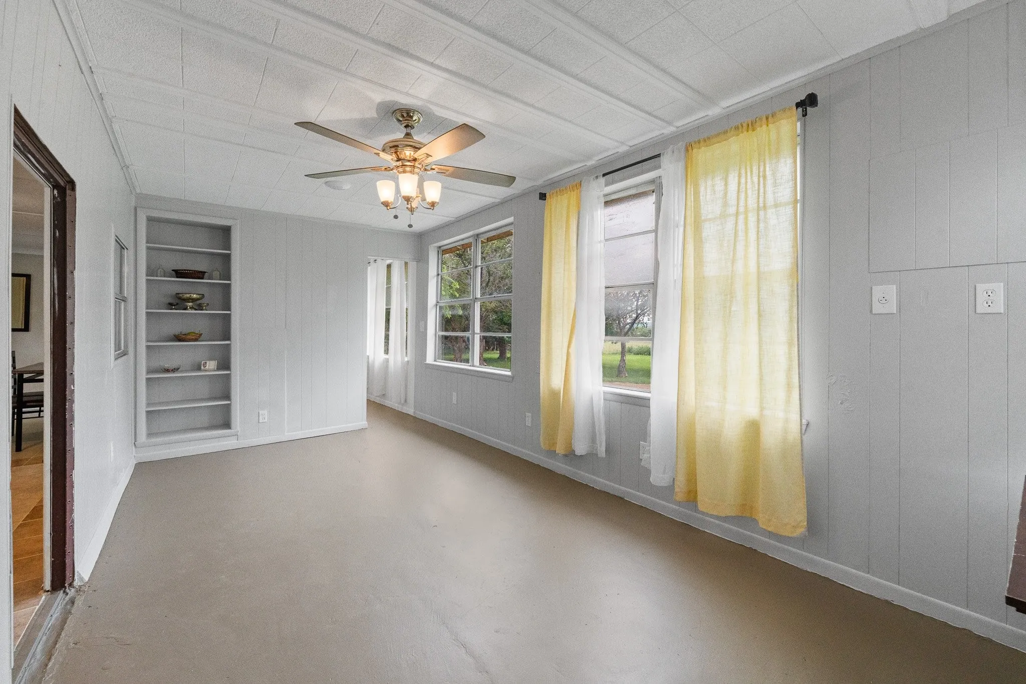 Mobile Home For Sale in Somervell County , 6677 County Road 2008, Glen Rose, Texas 76043, 3 Bedroom, 2 Bathroom, Garage spaces, 1,412 Sqft, built in 1989, mls#21256457, Real Estate Agent in Glen Rose, Homes For Sale in Somervell county, Homes For Sale in Glen Rose, Realtor in Glen Rose Texas, Real Estate Brokerage Independent Realty Texas, Luminita Cordes Realtor