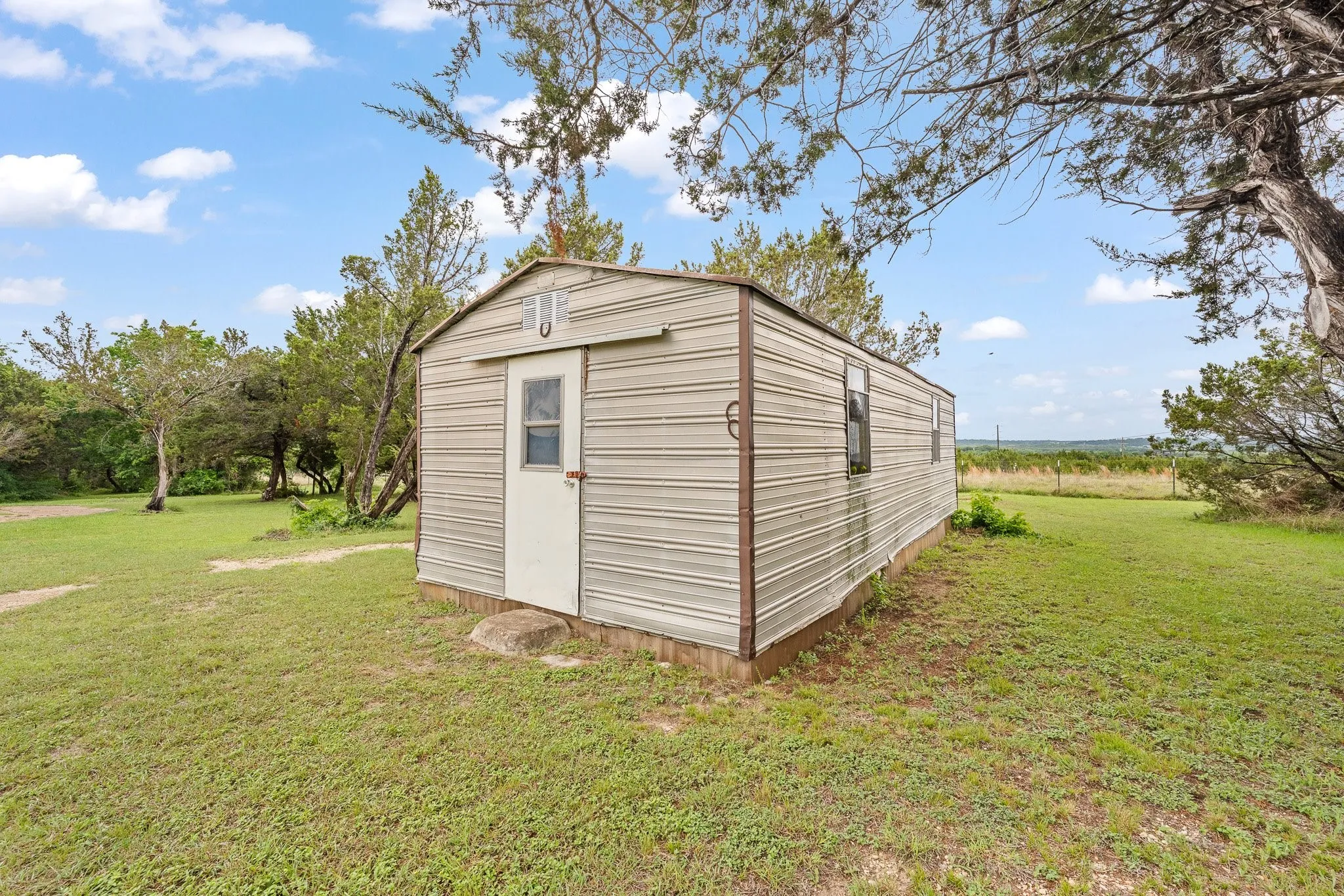Mobile Home For Sale in Somervell County , 6677 County Road 2008, Glen Rose, Texas 76043, 3 Bedroom, 2 Bathroom, Garage spaces, 1,412 Sqft, built in 1989, mls#21256457, Real Estate Agent in Glen Rose, Homes For Sale in Somervell county, Homes For Sale in Glen Rose, Realtor in Glen Rose Texas, Real Estate Brokerage Independent Realty Texas, Luminita Cordes Realtor