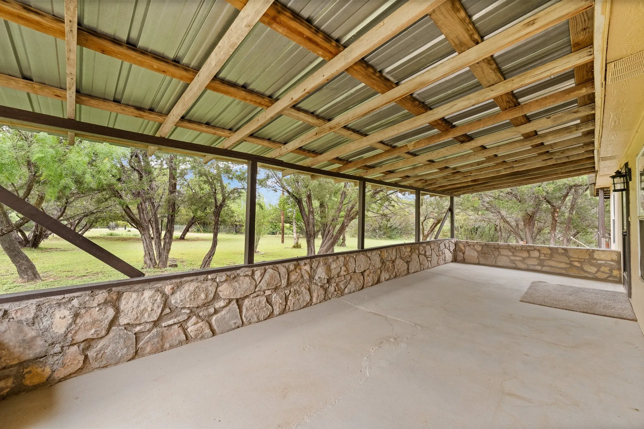 Mobile Home For Sale in Somervell County , 6677 County Road 2008, Glen Rose, Texas 76043, 3 Bedroom, 2 Bathroom, Garage spaces, 1,412 Sqft, built in 1989, mls#21256457, Real Estate Agent in Glen Rose, Homes For Sale in Somervell county, Homes For Sale in Glen Rose, Realtor in Glen Rose Texas, Real Estate Brokerage Independent Realty Texas, Luminita Cordes Realtor