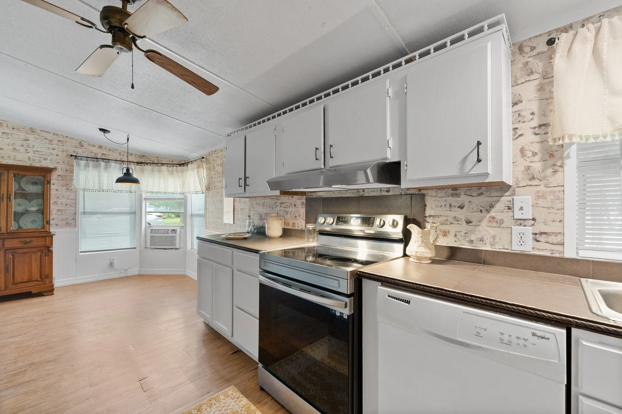 Mobile Home For Sale in Somervell County , 6677 County Road 2008, Glen Rose, Texas 76043, 3 Bedroom, 2 Bathroom, Garage spaces, 1,412 Sqft, built in 1989, mls#21256457, Real Estate Agent in Glen Rose, Homes For Sale in Somervell county, Homes For Sale in Glen Rose, Realtor in Glen Rose Texas, Real Estate Brokerage Independent Realty Texas, Luminita Cordes Realtor