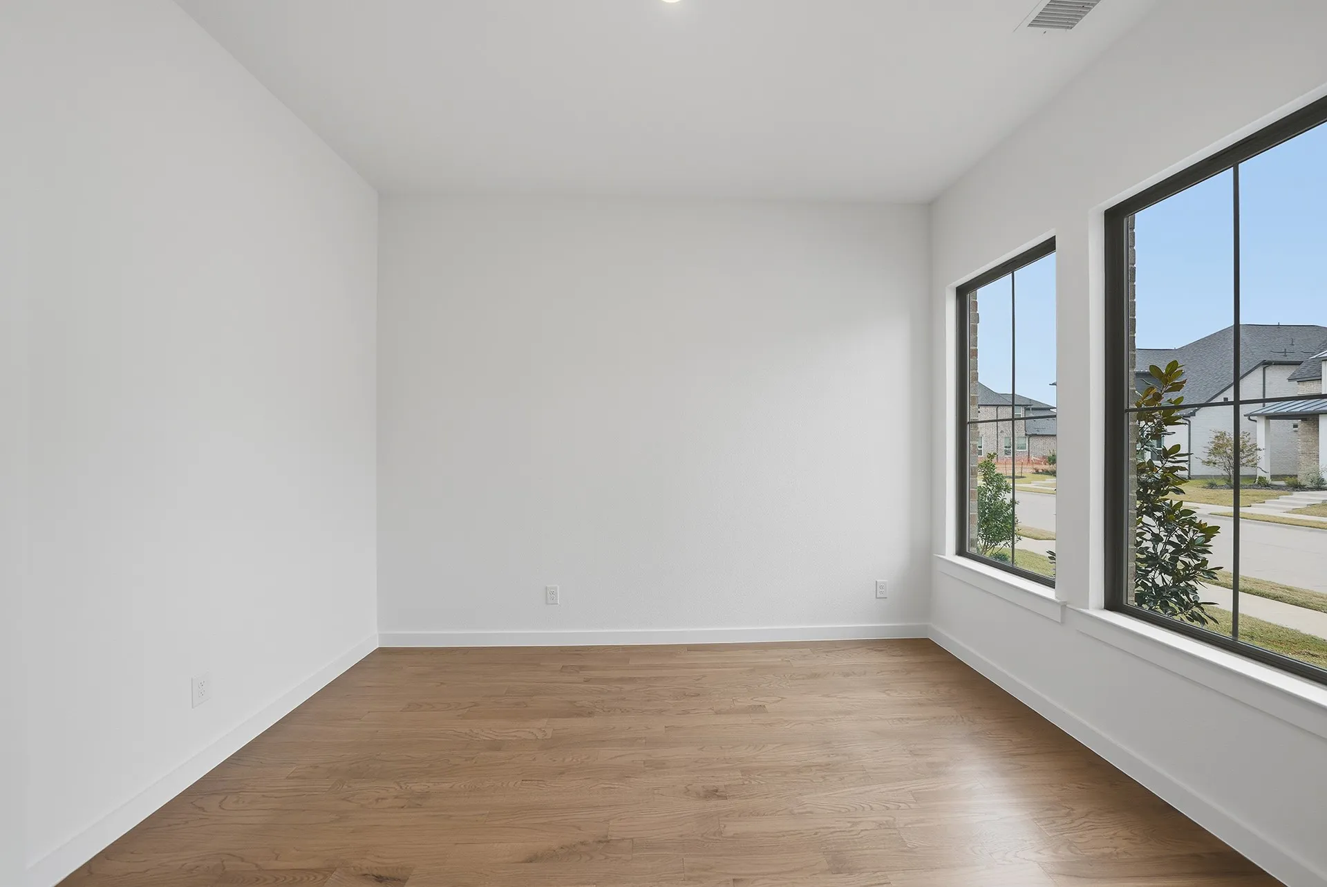 Single Family Residence For Sale in Collin County , 716 Kendall Lane, Celina, Texas 75009, 4 Bedroom, 3 Bathroom, 2 Garage spaces, 2,930 Sqft, built in 2025, New Construction - Complete, Price $619,000, mls#21256709, Real Estate Agent in Celina, Homes For Sale in Collin county, Homes For Sale in Celina, Realtor in Celina Texas, Real Estate Brokerage Independent Realty Texas, Luminita Cordes Realtor