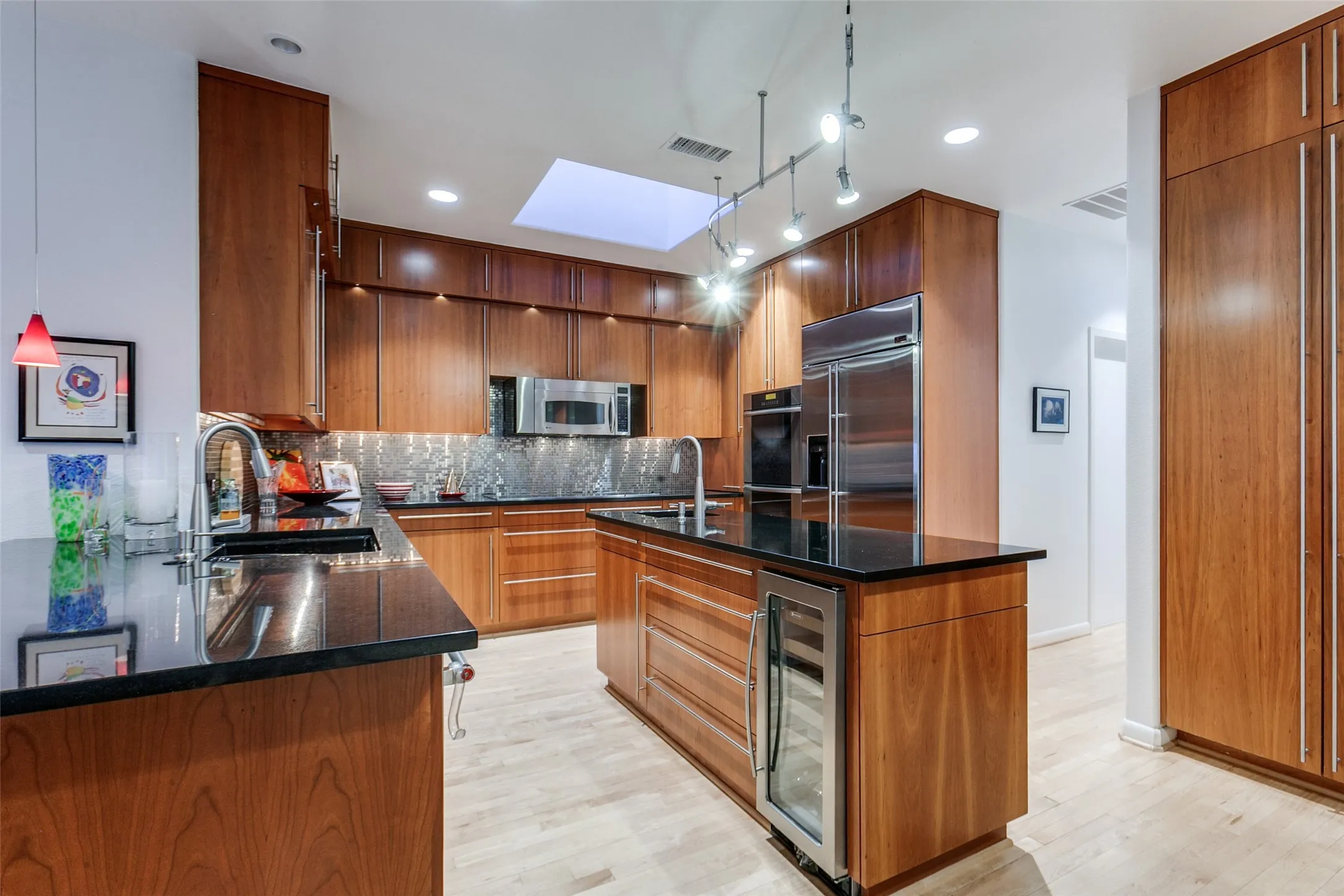 Single Family Residence For Sale in Collin County , 5804 Preston Fairways Drive, Dallas, Texas 75252, 4 Bedroom, 3 Bathroom, 2 Garage spaces, 3,202 Sqft, built in 1991, Preowned, mls#21251446, Real Estate Agent in Dallas, Homes For Sale in Collin county, Homes For Sale in Dallas, Realtor in Dallas Texas, Real Estate Brokerage Independent Realty Texas, Luminita Cordes Realtor