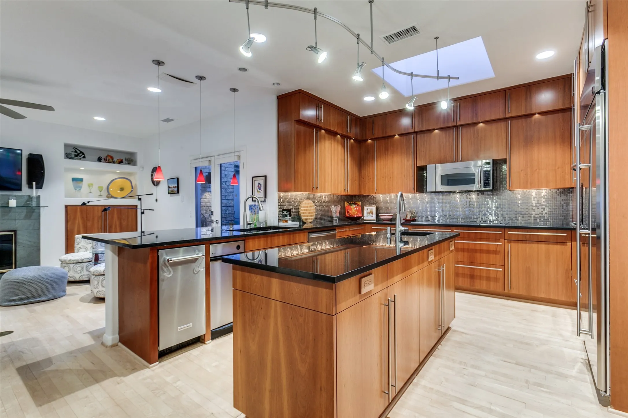 Single Family Residence For Sale in Collin County , 5804 Preston Fairways Drive, Dallas, Texas 75252, 4 Bedroom, 3 Bathroom, 2 Garage spaces, 3,202 Sqft, built in 1991, Preowned, mls#21251446, Real Estate Agent in Dallas, Homes For Sale in Collin county, Homes For Sale in Dallas, Realtor in Dallas Texas, Real Estate Brokerage Independent Realty Texas, Luminita Cordes Realtor
