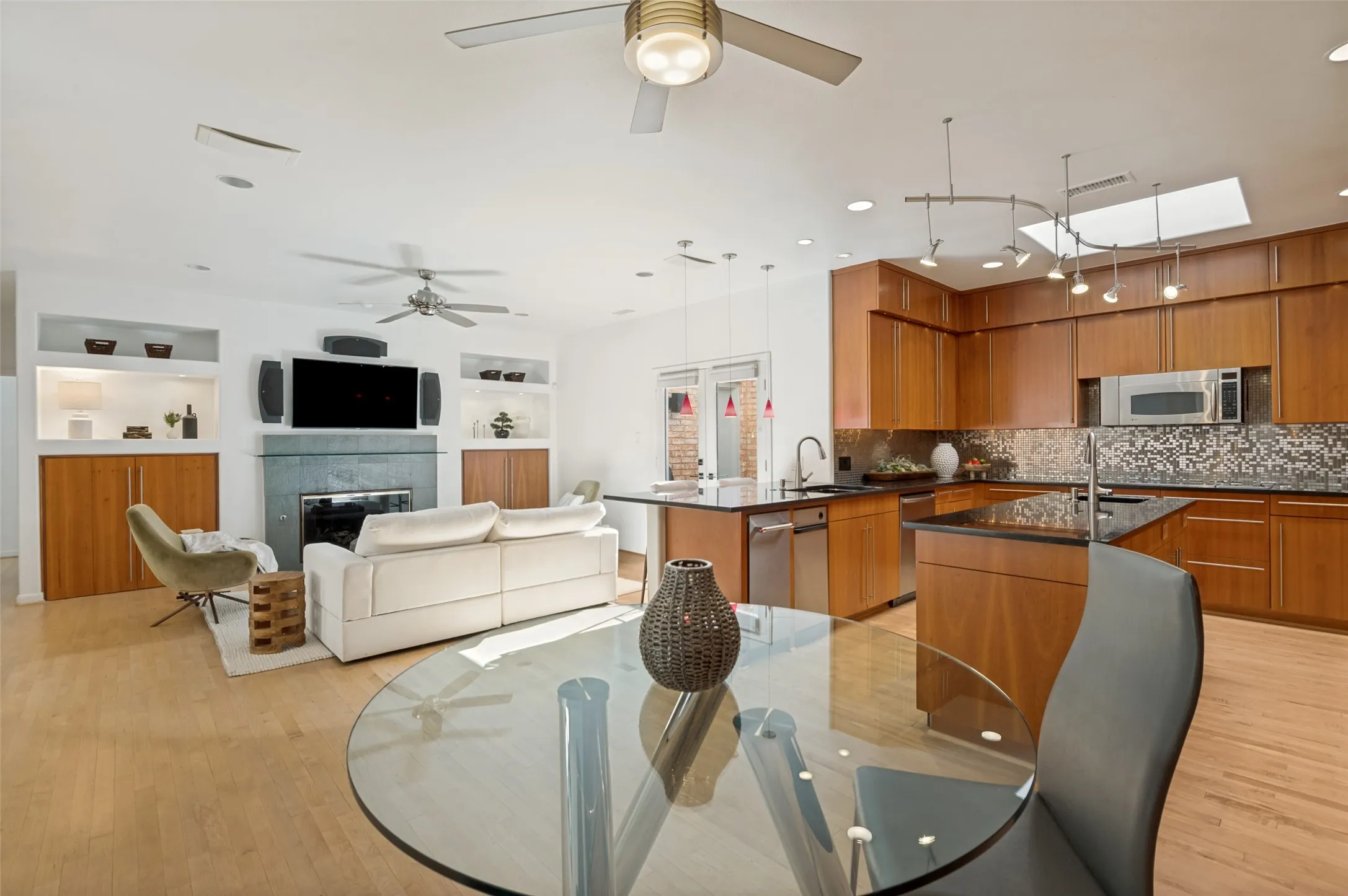 Single Family Residence For Sale in Collin County , 5804 Preston Fairways Drive, Dallas, Texas 75252, 4 Bedroom, 3 Bathroom, 2 Garage spaces, 3,202 Sqft, built in 1991, Preowned, mls#21251446, Real Estate Agent in Dallas, Homes For Sale in Collin county, Homes For Sale in Dallas, Realtor in Dallas Texas, Real Estate Brokerage Independent Realty Texas, Luminita Cordes Realtor
