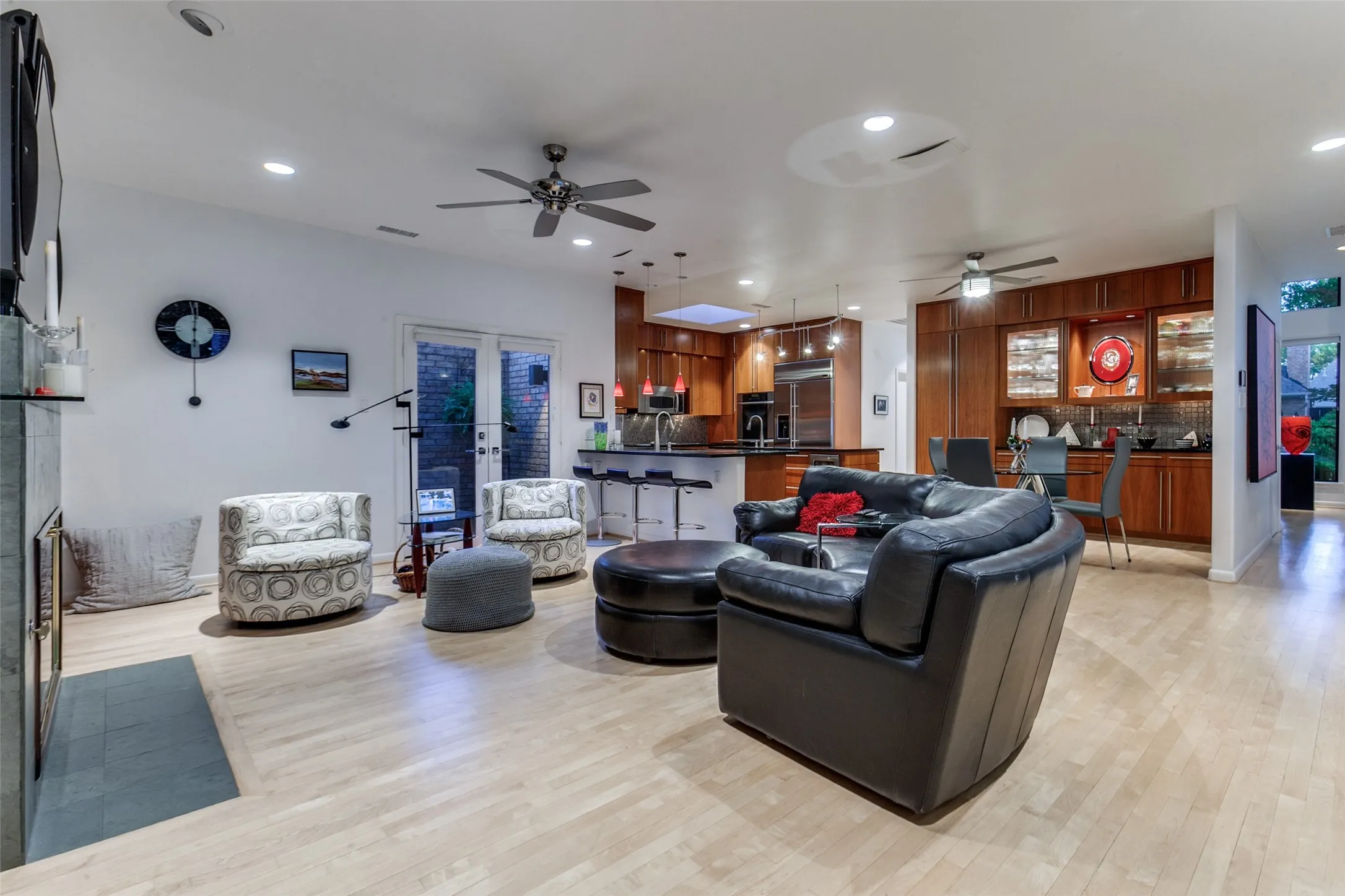 Single Family Residence For Sale in Collin County , 5804 Preston Fairways Drive, Dallas, Texas 75252, 4 Bedroom, 3 Bathroom, 2 Garage spaces, 3,202 Sqft, built in 1991, Preowned, mls#21251446, Real Estate Agent in Dallas, Homes For Sale in Collin county, Homes For Sale in Dallas, Realtor in Dallas Texas, Real Estate Brokerage Independent Realty Texas, Luminita Cordes Realtor