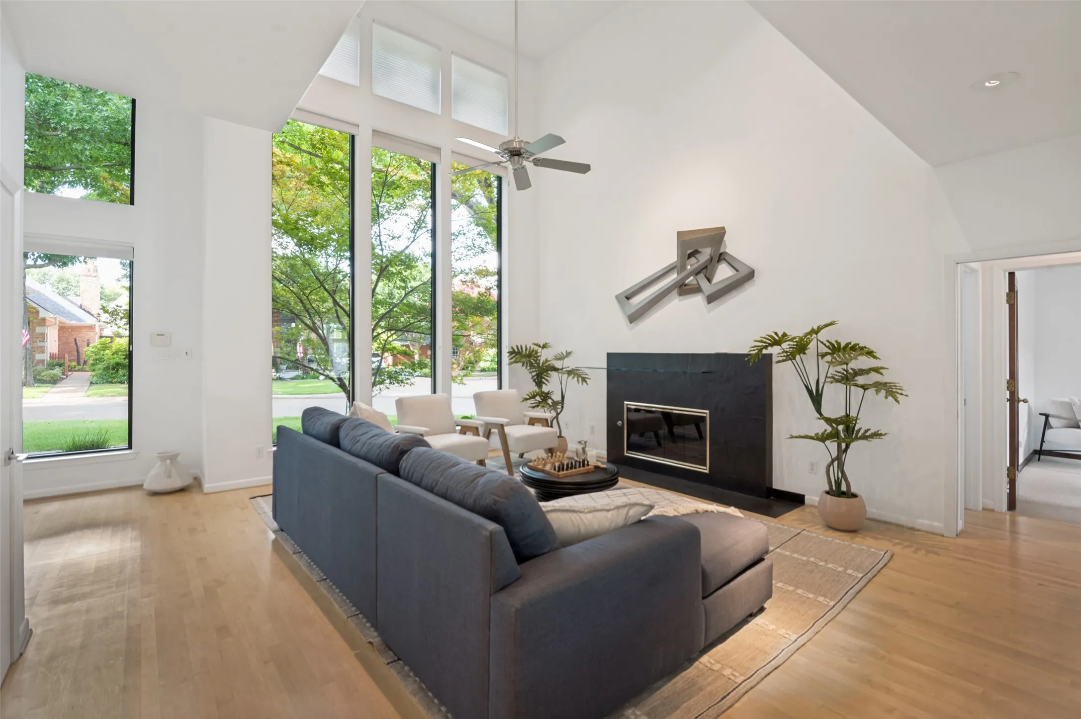 Single Family Residence For Sale in Collin County , 5804 Preston Fairways Drive, Dallas, Texas 75252, 4 Bedroom, 3 Bathroom, 2 Garage spaces, 3,202 Sqft, built in 1991, Preowned, mls#21251446, Real Estate Agent in Dallas, Homes For Sale in Collin county, Homes For Sale in Dallas, Realtor in Dallas Texas, Real Estate Brokerage Independent Realty Texas, Luminita Cordes Realtor