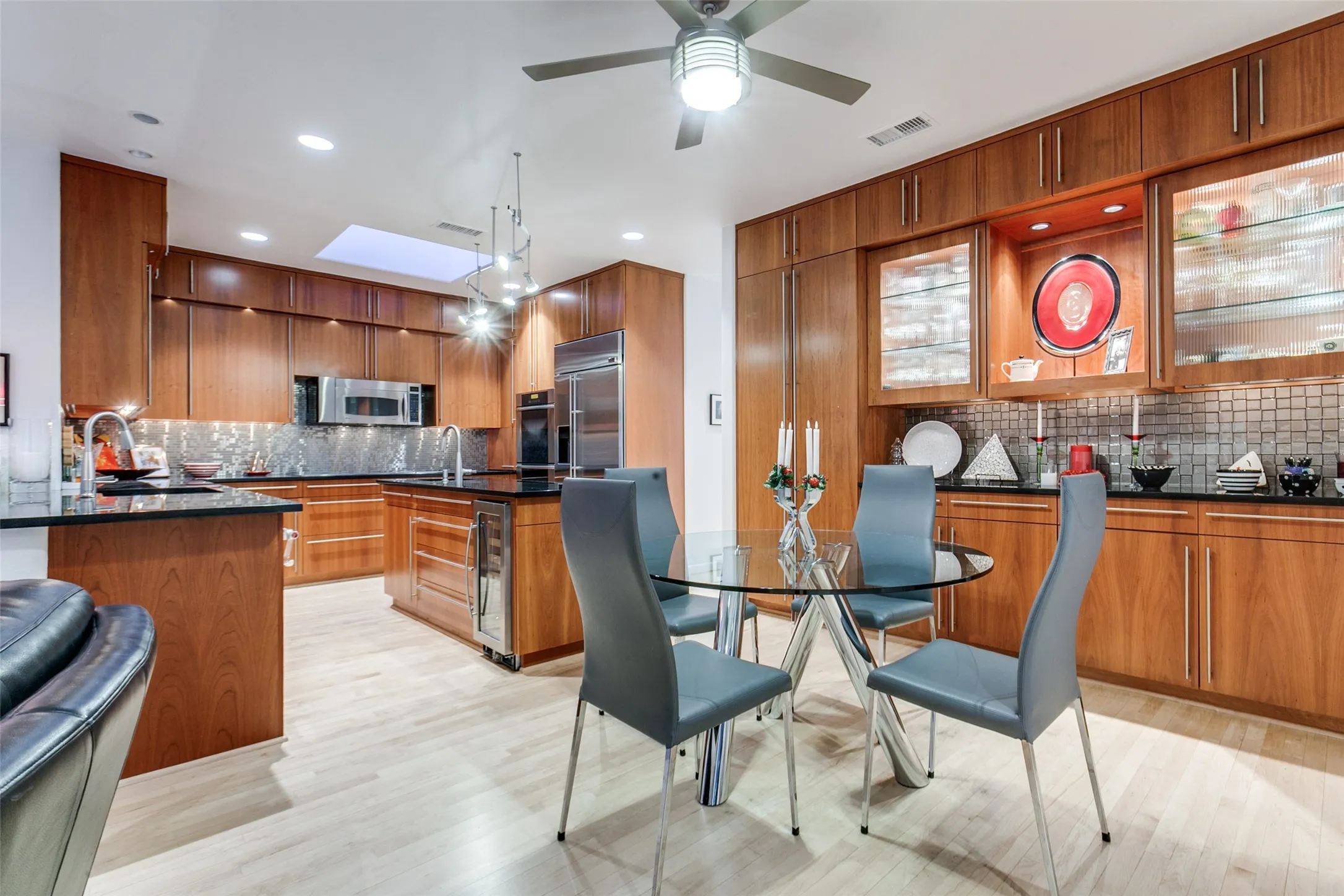 Single Family Residence For Sale in Collin County , 5804 Preston Fairways Drive, Dallas, Texas 75252, 4 Bedroom, 3 Bathroom, 2 Garage spaces, 3,202 Sqft, built in 1991, Preowned, mls#21251446, Real Estate Agent in Dallas, Homes For Sale in Collin county, Homes For Sale in Dallas, Realtor in Dallas Texas, Real Estate Brokerage Independent Realty Texas, Luminita Cordes Realtor
