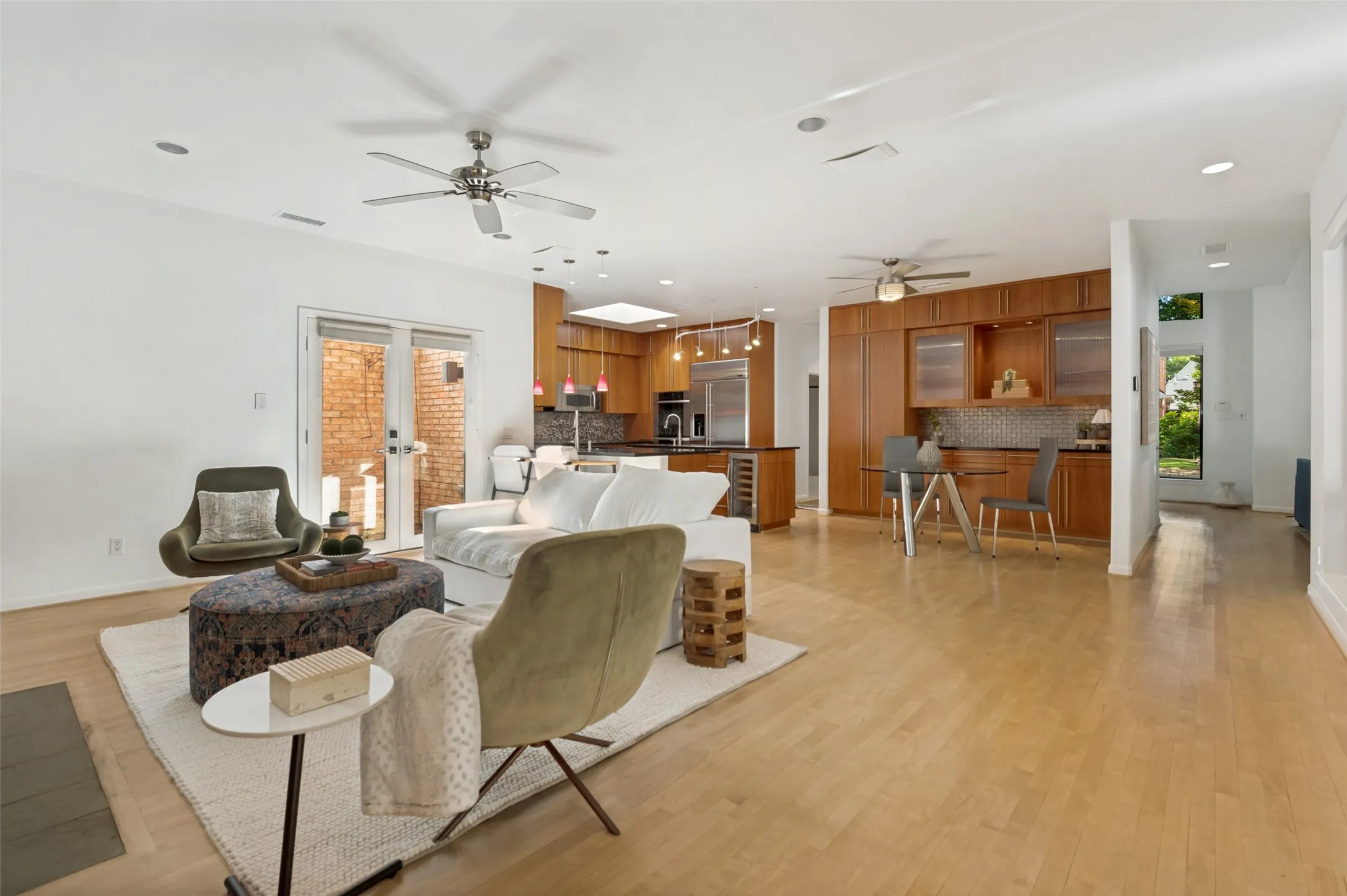 Single Family Residence For Sale in Collin County , 5804 Preston Fairways Drive, Dallas, Texas 75252, 4 Bedroom, 3 Bathroom, 2 Garage spaces, 3,202 Sqft, built in 1991, Preowned, mls#21251446, Real Estate Agent in Dallas, Homes For Sale in Collin county, Homes For Sale in Dallas, Realtor in Dallas Texas, Real Estate Brokerage Independent Realty Texas, Luminita Cordes Realtor