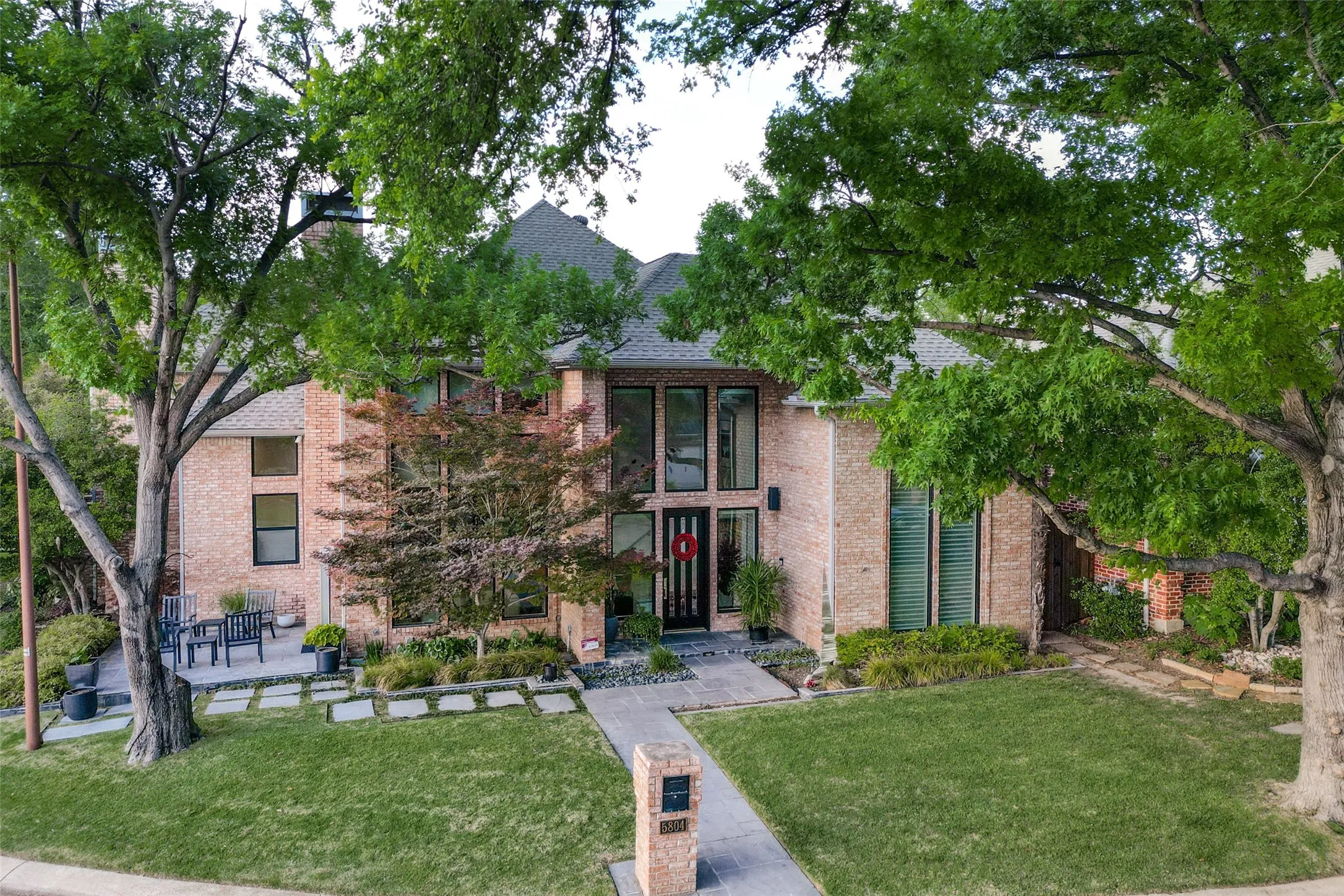 Single Family Residence For Sale in Collin County , 5804 Preston Fairways Drive, Dallas, Texas 75252, 4 Bedroom, 3 Bathroom, 2 Garage spaces, 3,202 Sqft, built in 1991, Preowned, mls#21251446, Real Estate Agent in Dallas, Homes For Sale in Collin county, Homes For Sale in Dallas, Realtor in Dallas Texas, Real Estate Brokerage Independent Realty Texas, Luminita Cordes Realtor