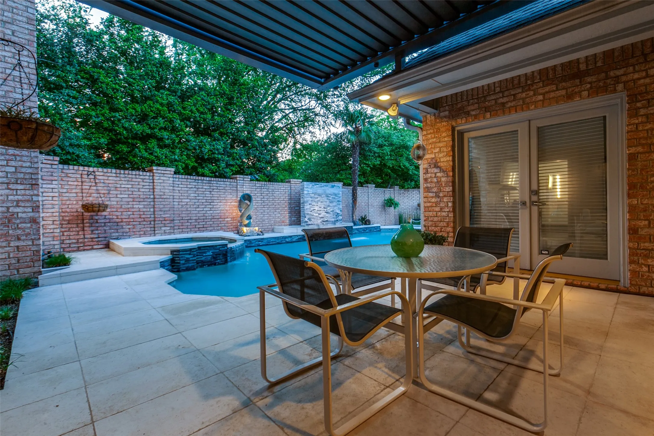 Single Family Residence For Sale in Collin County , 5804 Preston Fairways Drive, Dallas, Texas 75252, 4 Bedroom, 3 Bathroom, 2 Garage spaces, 3,202 Sqft, built in 1991, Preowned, mls#21251446, Real Estate Agent in Dallas, Homes For Sale in Collin county, Homes For Sale in Dallas, Realtor in Dallas Texas, Real Estate Brokerage Independent Realty Texas, Luminita Cordes Realtor