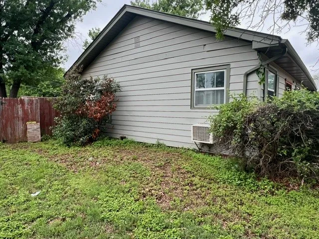 Single Family Residence For Sale in Stephens County , 1305 W Elliott Street, Breckenridge, Texas 76424, 3 Bedroom, 3 Bathroom, 2 Garage spaces, 1,936 Sqft, built in 1961, mls#21256714, Real Estate Agent in Breckenridge, Homes For Sale in Stephens county, Homes For Sale in Breckenridge, Realtor in Breckenridge Texas, Real Estate Brokerage Independent Realty Texas, Luminita Cordes Realtor