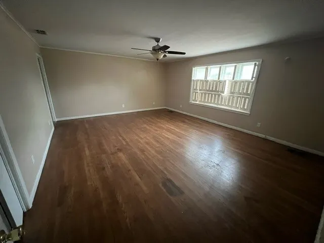 Single Family Residence For Sale in Stephens County , 1305 W Elliott Street, Breckenridge, Texas 76424, 3 Bedroom, 3 Bathroom, 2 Garage spaces, 1,936 Sqft, built in 1961, mls#21256714, Real Estate Agent in Breckenridge, Homes For Sale in Stephens county, Homes For Sale in Breckenridge, Realtor in Breckenridge Texas, Real Estate Brokerage Independent Realty Texas, Luminita Cordes Realtor
