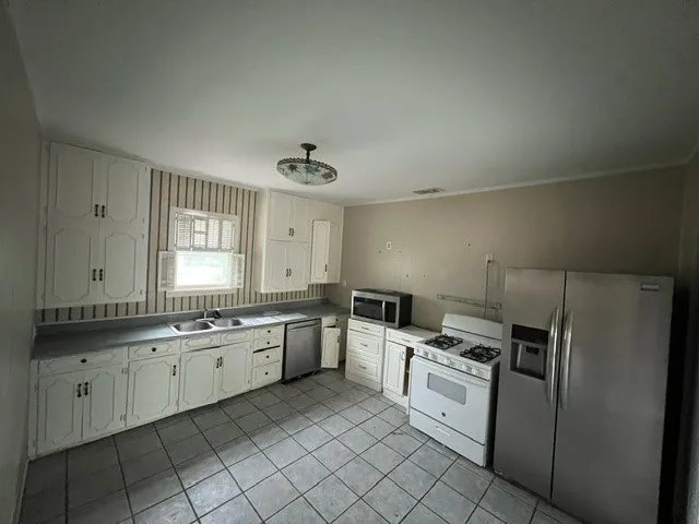 Single Family Residence For Sale in Stephens County , 1305 W Elliott Street, Breckenridge, Texas 76424, 3 Bedroom, 3 Bathroom, 2 Garage spaces, 1,936 Sqft, built in 1961, mls#21256714, Real Estate Agent in Breckenridge, Homes For Sale in Stephens county, Homes For Sale in Breckenridge, Realtor in Breckenridge Texas, Real Estate Brokerage Independent Realty Texas, Luminita Cordes Realtor