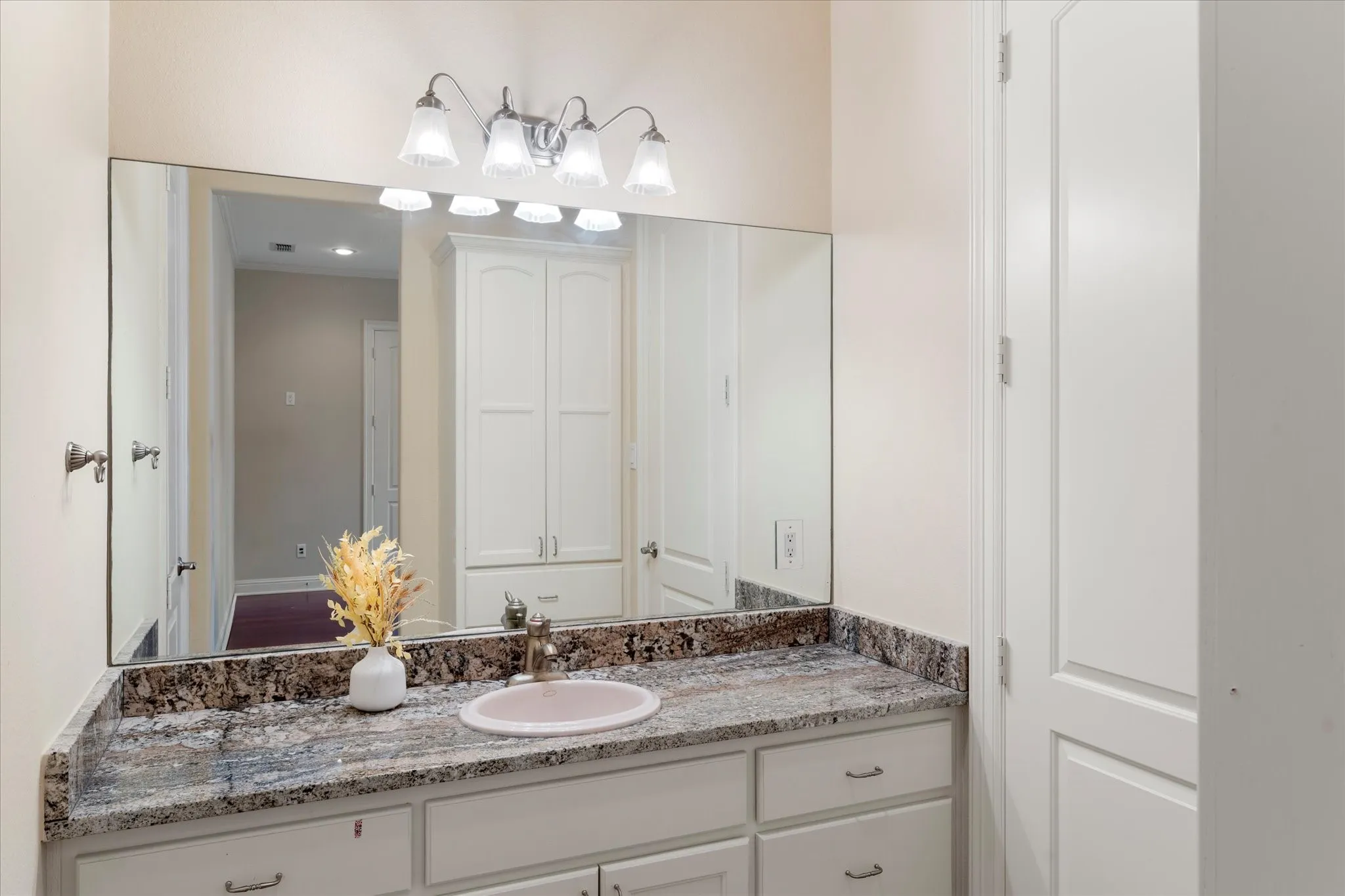 Single Family Residence For Sale in Titus County , 224 Kathryn Court, Mt Pleasant, Texas 75455, 6 Bedrooms, 6 Bathrooms, 3 Garage spaces, 8,846 Sqft, built in 2008, Preowned, Price $949,000, mls#21256197, Real Estate Agent in Mt Pleasant, Homes For Sale in Titus county, Homes For Sale in Mt Pleasant, Realtor in Mt Pleasant Texas, Real Estate Brokerage Independent Realty Texas, Luminita Cordes Realtor