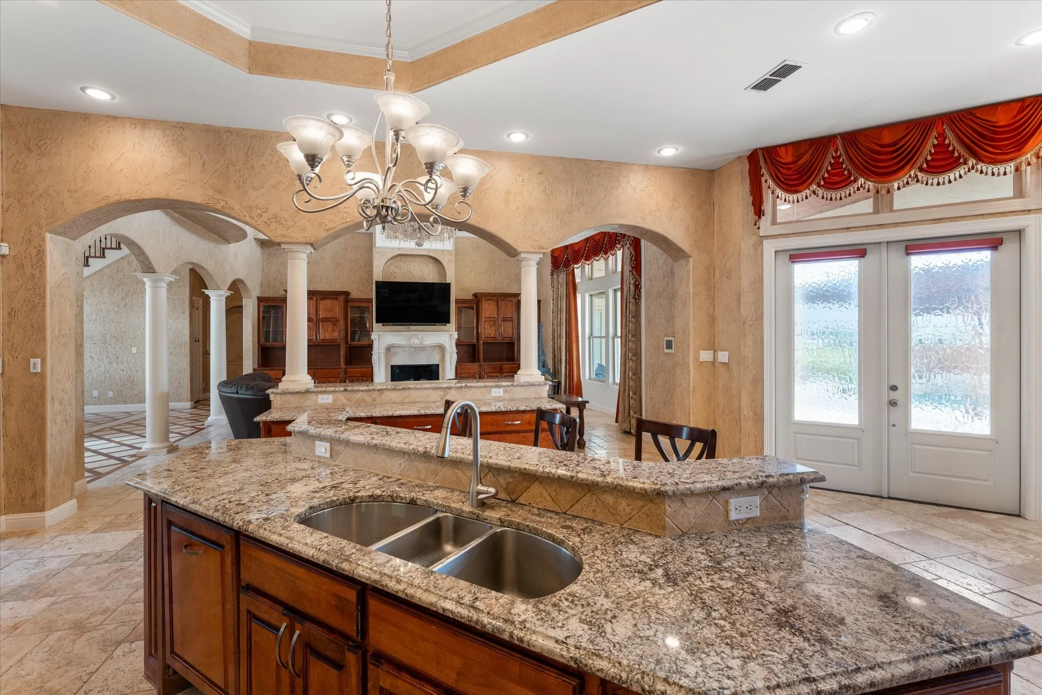 Single Family Residence For Sale in Titus County , 224 Kathryn Court, Mt Pleasant, Texas 75455, 6 Bedrooms, 6 Bathrooms, 3 Garage spaces, 8,846 Sqft, built in 2008, Preowned, Price $949,000, mls#21256197, Real Estate Agent in Mt Pleasant, Homes For Sale in Titus county, Homes For Sale in Mt Pleasant, Realtor in Mt Pleasant Texas, Real Estate Brokerage Independent Realty Texas, Luminita Cordes Realtor