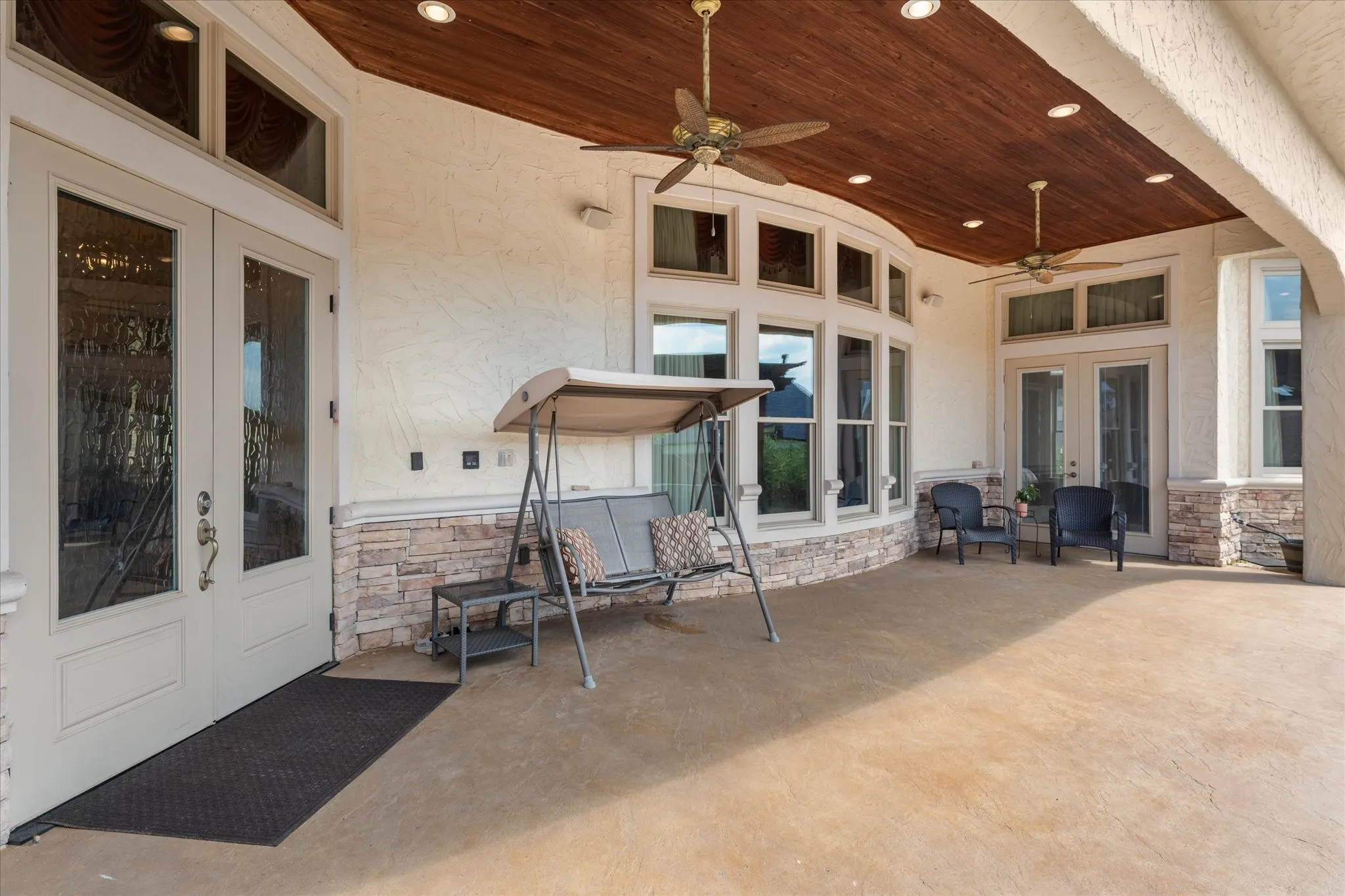 Single Family Residence For Sale in Titus County , 224 Kathryn Court, Mt Pleasant, Texas 75455, 6 Bedrooms, 6 Bathrooms, 3 Garage spaces, 8,846 Sqft, built in 2008, Preowned, Price $949,000, mls#21256197, Real Estate Agent in Mt Pleasant, Homes For Sale in Titus county, Homes For Sale in Mt Pleasant, Realtor in Mt Pleasant Texas, Real Estate Brokerage Independent Realty Texas, Luminita Cordes Realtor