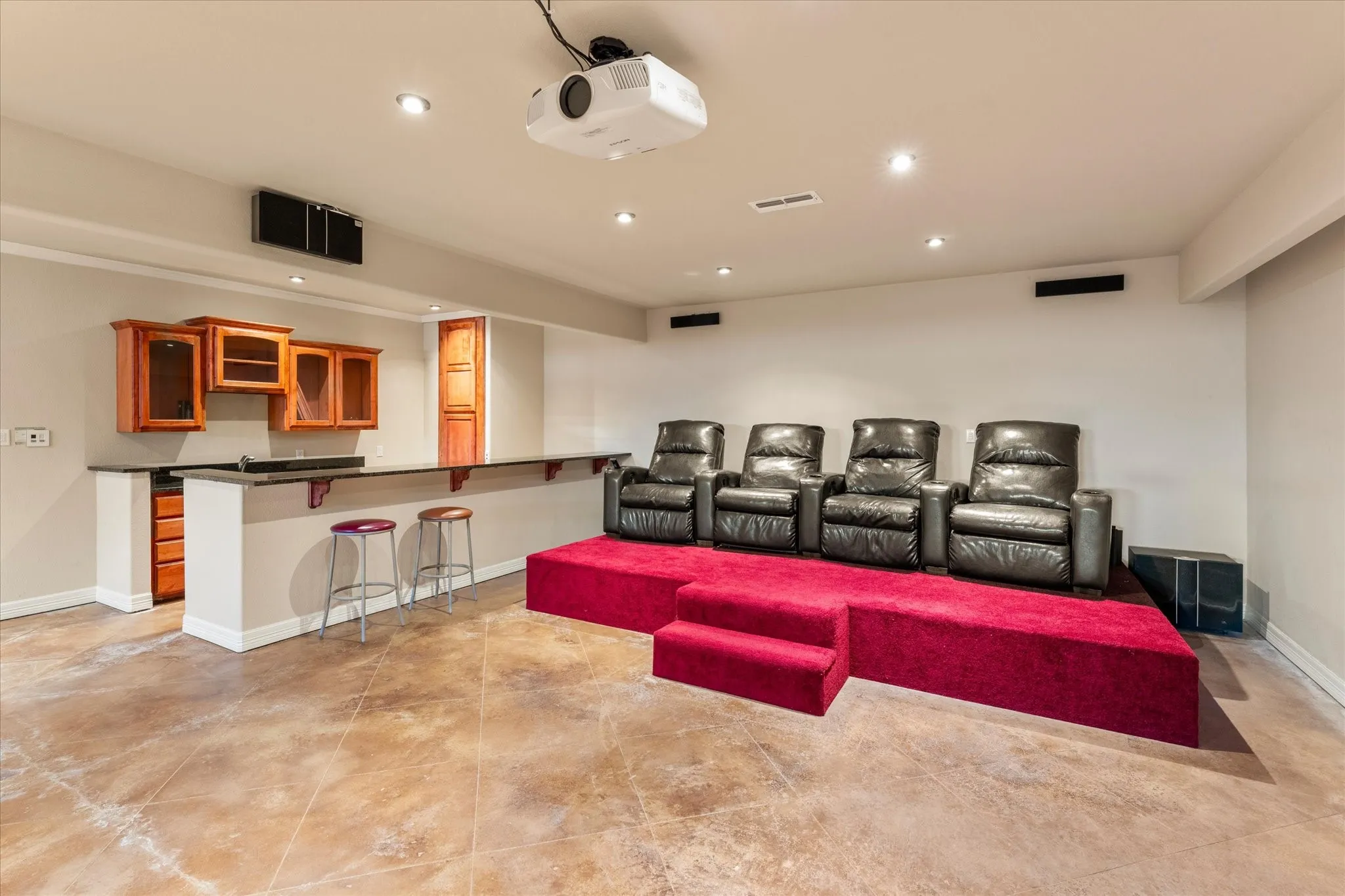 Single Family Residence For Sale in Titus County , 224 Kathryn Court, Mt Pleasant, Texas 75455, 6 Bedrooms, 6 Bathrooms, 3 Garage spaces, 8,846 Sqft, built in 2008, Preowned, Price $949,000, mls#21256197, Real Estate Agent in Mt Pleasant, Homes For Sale in Titus county, Homes For Sale in Mt Pleasant, Realtor in Mt Pleasant Texas, Real Estate Brokerage Independent Realty Texas, Luminita Cordes Realtor