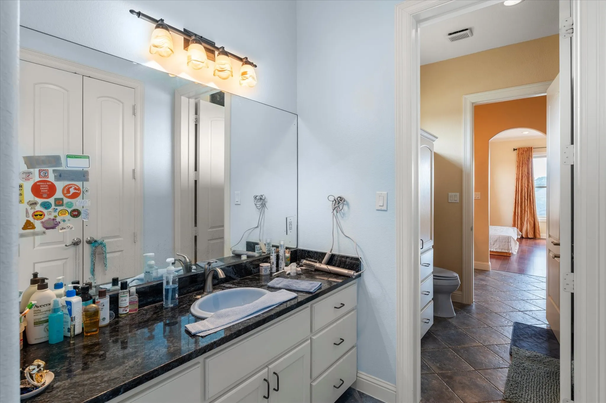Single Family Residence For Sale in Titus County , 224 Kathryn Court, Mt Pleasant, Texas 75455, 6 Bedrooms, 6 Bathrooms, 3 Garage spaces, 8,846 Sqft, built in 2008, Preowned, Price $949,000, mls#21256197, Real Estate Agent in Mt Pleasant, Homes For Sale in Titus county, Homes For Sale in Mt Pleasant, Realtor in Mt Pleasant Texas, Real Estate Brokerage Independent Realty Texas, Luminita Cordes Realtor