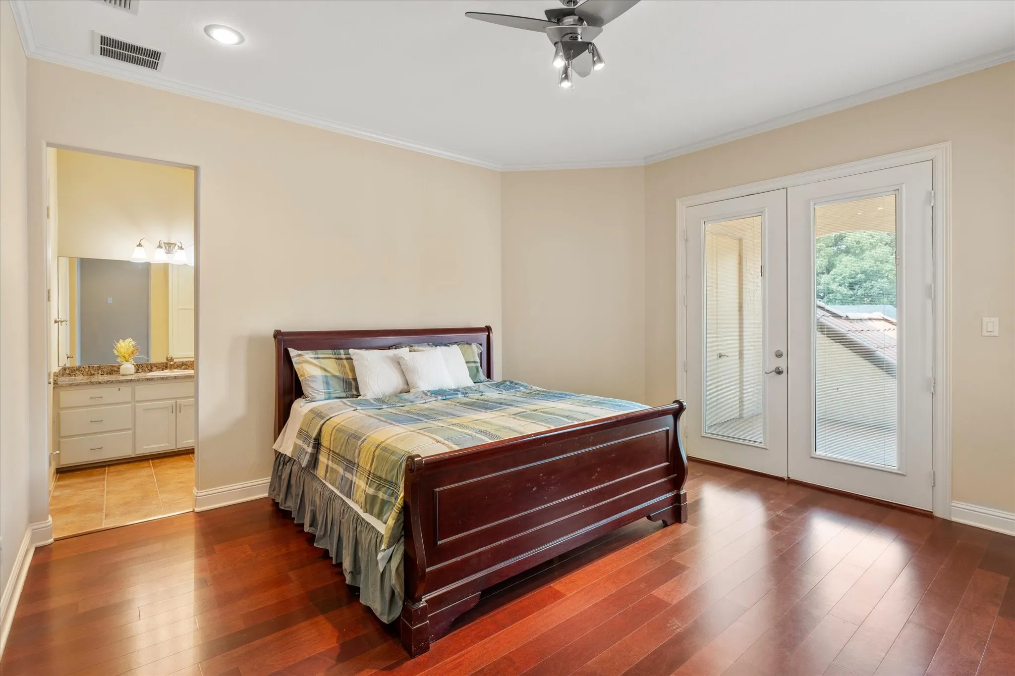 Single Family Residence For Sale in Titus County , 224 Kathryn Court, Mt Pleasant, Texas 75455, 6 Bedrooms, 6 Bathrooms, 3 Garage spaces, 8,846 Sqft, built in 2008, Preowned, Price $949,000, mls#21256197, Real Estate Agent in Mt Pleasant, Homes For Sale in Titus county, Homes For Sale in Mt Pleasant, Realtor in Mt Pleasant Texas, Real Estate Brokerage Independent Realty Texas, Luminita Cordes Realtor