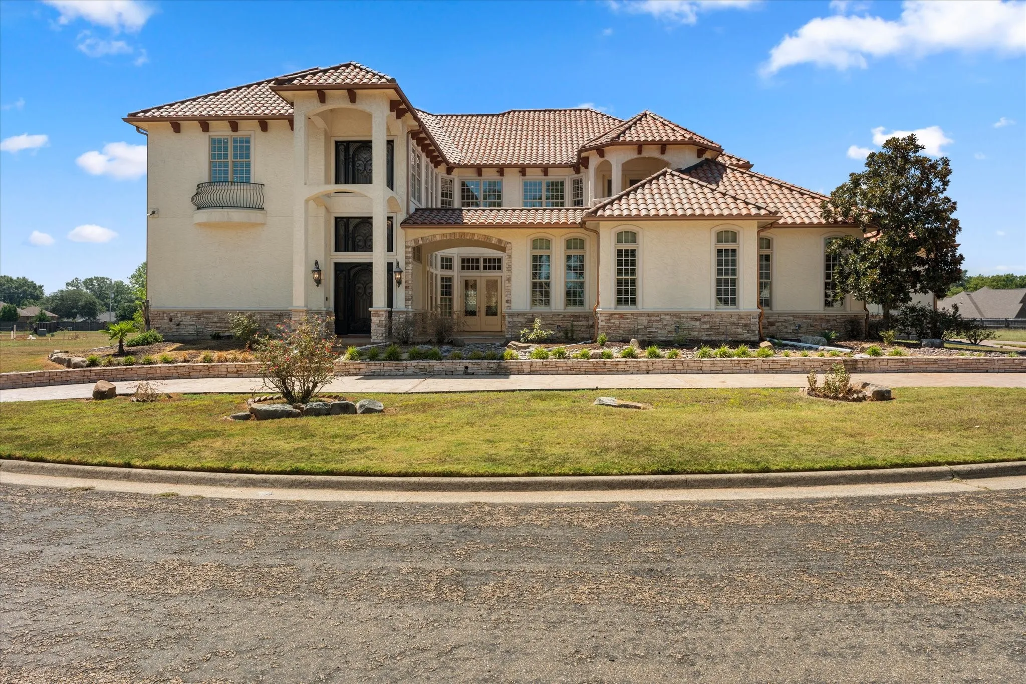 Single Family Residence For Sale in Titus County , 224 Kathryn Court, Mt Pleasant, Texas 75455, 6 Bedrooms, 6 Bathrooms, 3 Garage spaces, 8,846 Sqft, built in 2008, Preowned, Price $949,000, mls#21256197, Real Estate Agent in Mt Pleasant, Homes For Sale in Titus county, Homes For Sale in Mt Pleasant, Realtor in Mt Pleasant Texas, Real Estate Brokerage Independent Realty Texas, Luminita Cordes Realtor