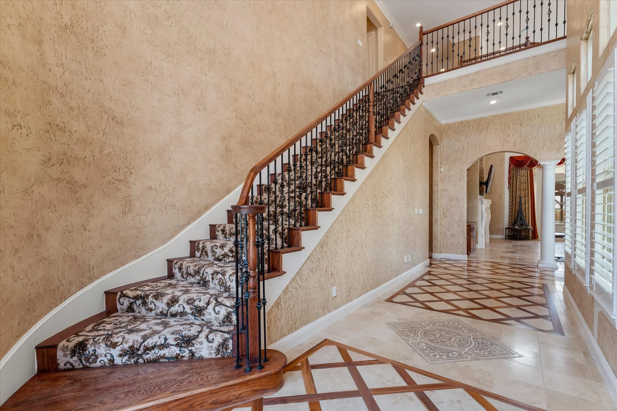 Single Family Residence For Sale in Titus County , 224 Kathryn Court, Mt Pleasant, Texas 75455, 6 Bedrooms, 6 Bathrooms, 3 Garage spaces, 8,846 Sqft, built in 2008, Preowned, Price $949,000, mls#21256197, Real Estate Agent in Mt Pleasant, Homes For Sale in Titus county, Homes For Sale in Mt Pleasant, Realtor in Mt Pleasant Texas, Real Estate Brokerage Independent Realty Texas, Luminita Cordes Realtor